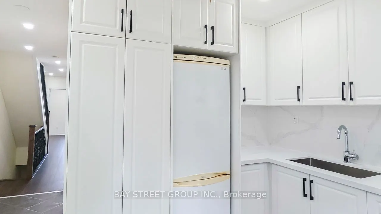 859 1/2 Bathurst Street, #Upper