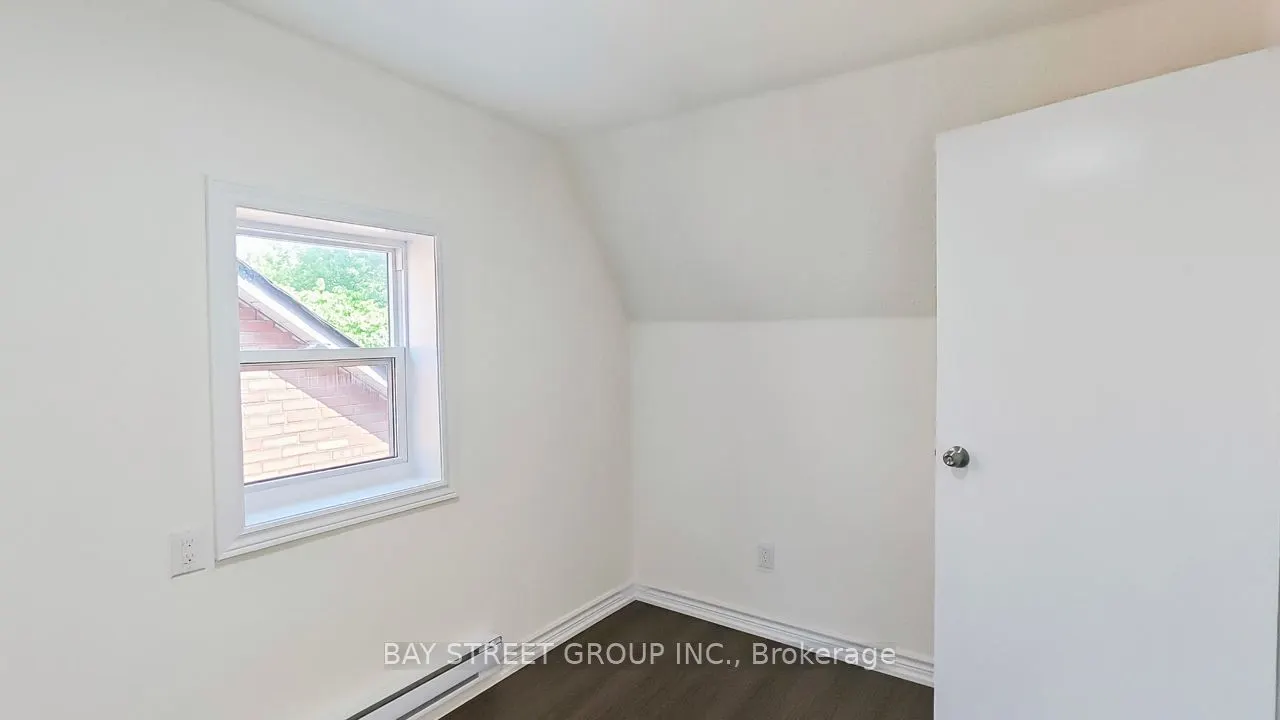 859 1/2 Bathurst Street, #Upper