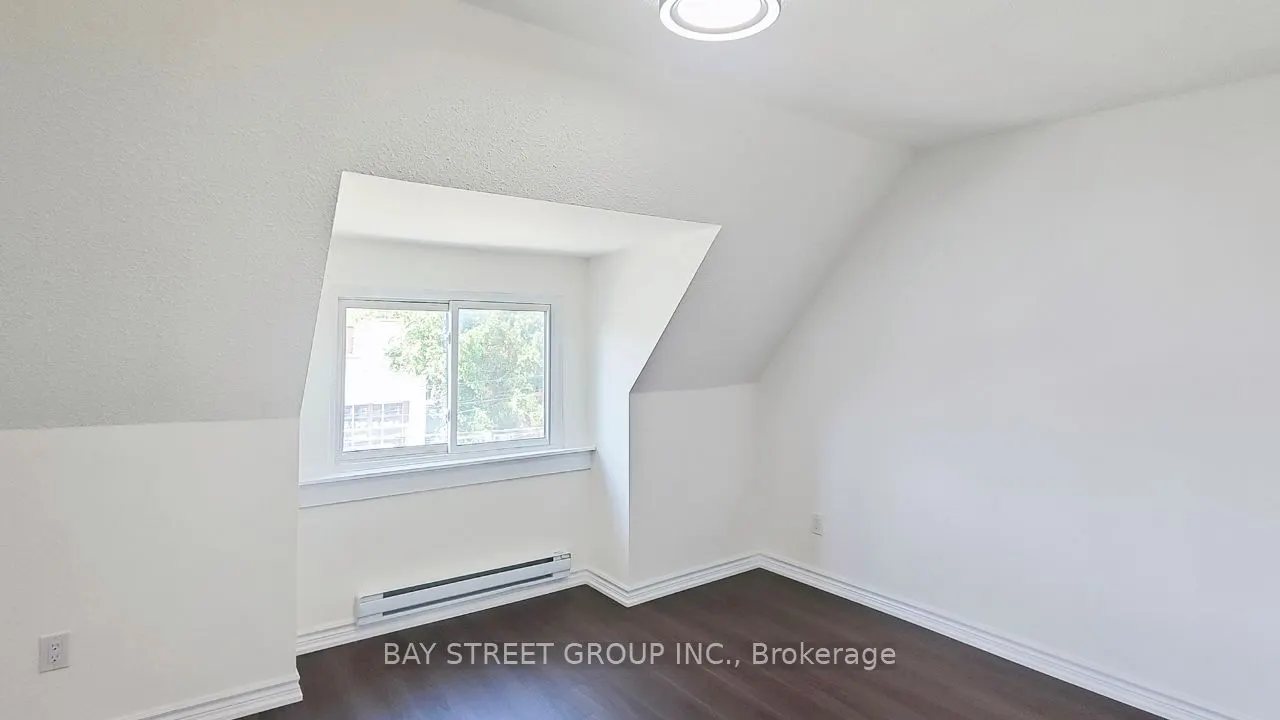 859 1/2 Bathurst Street, #Upper