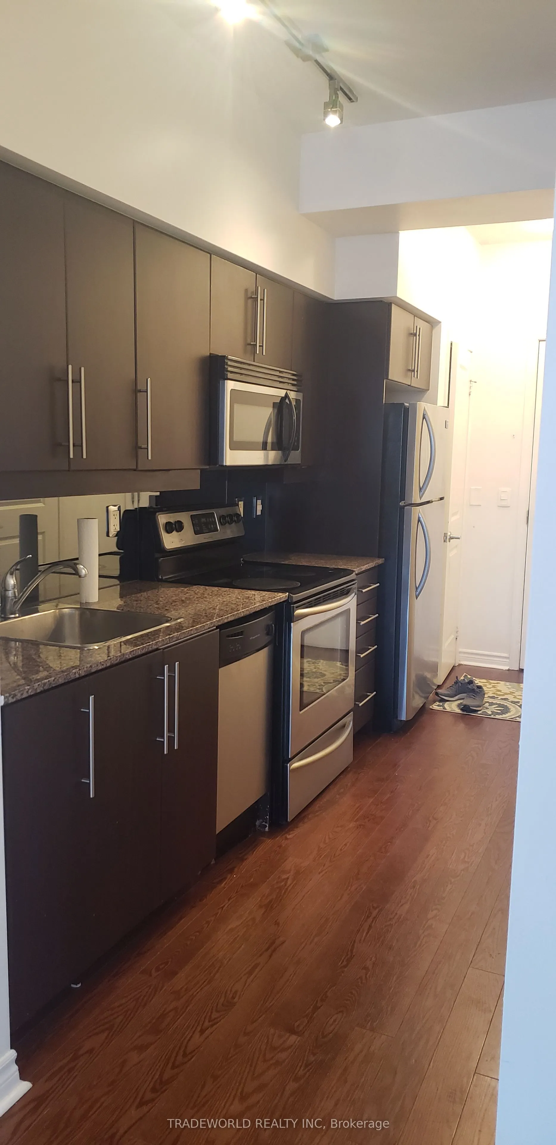 2885 Bayview Avenue, #303