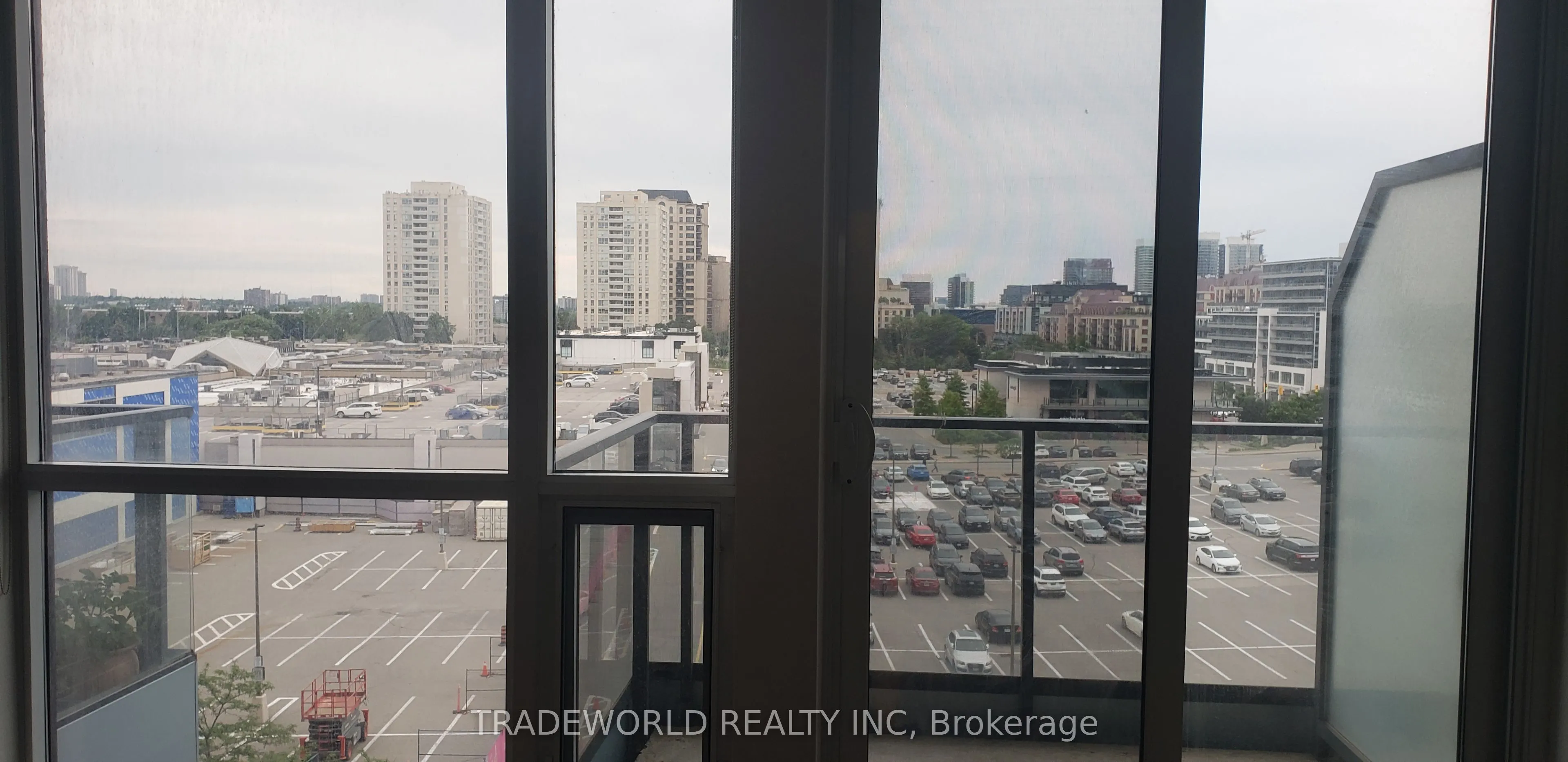 2885 Bayview Avenue, #303