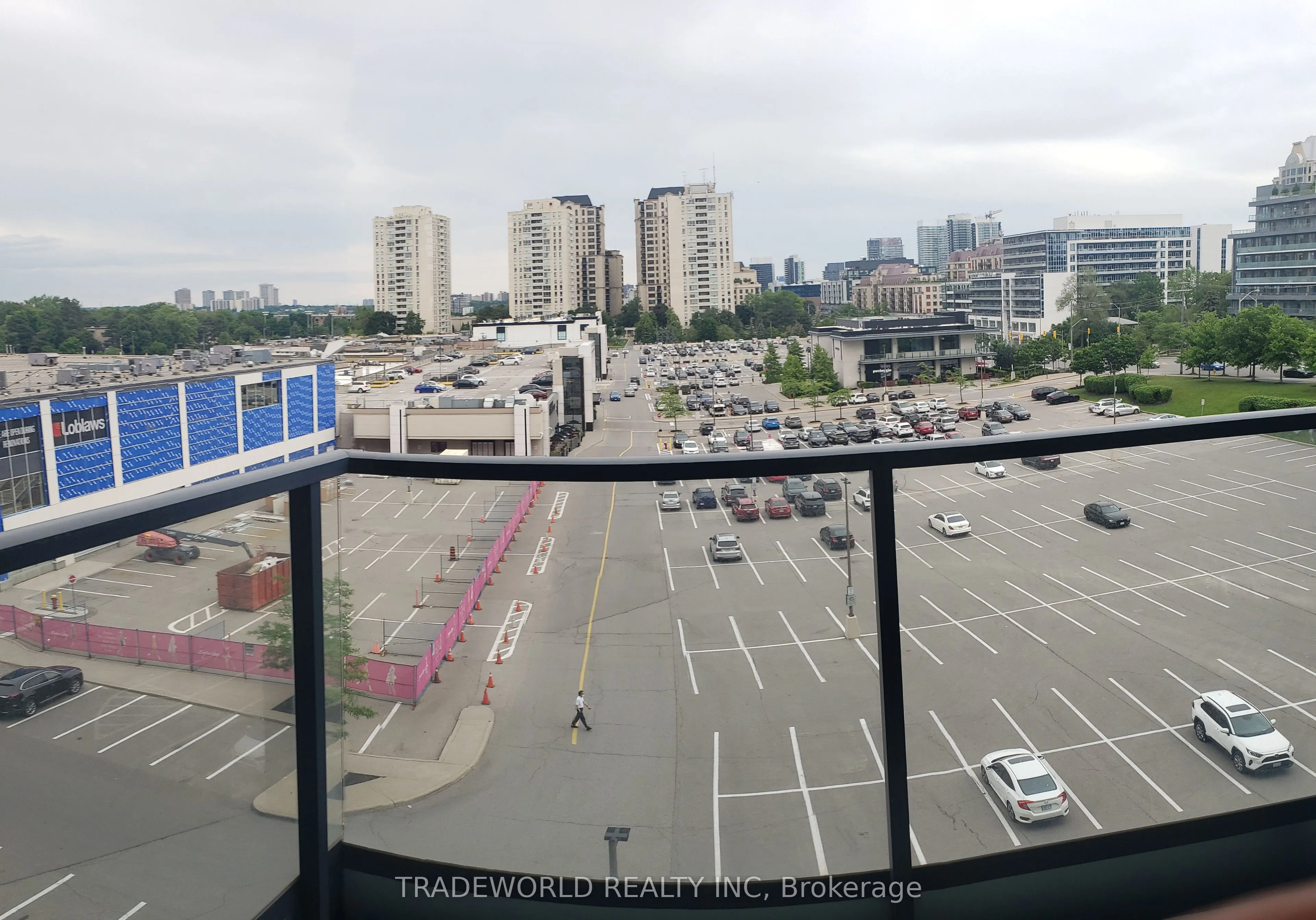 2885 Bayview Avenue, #303