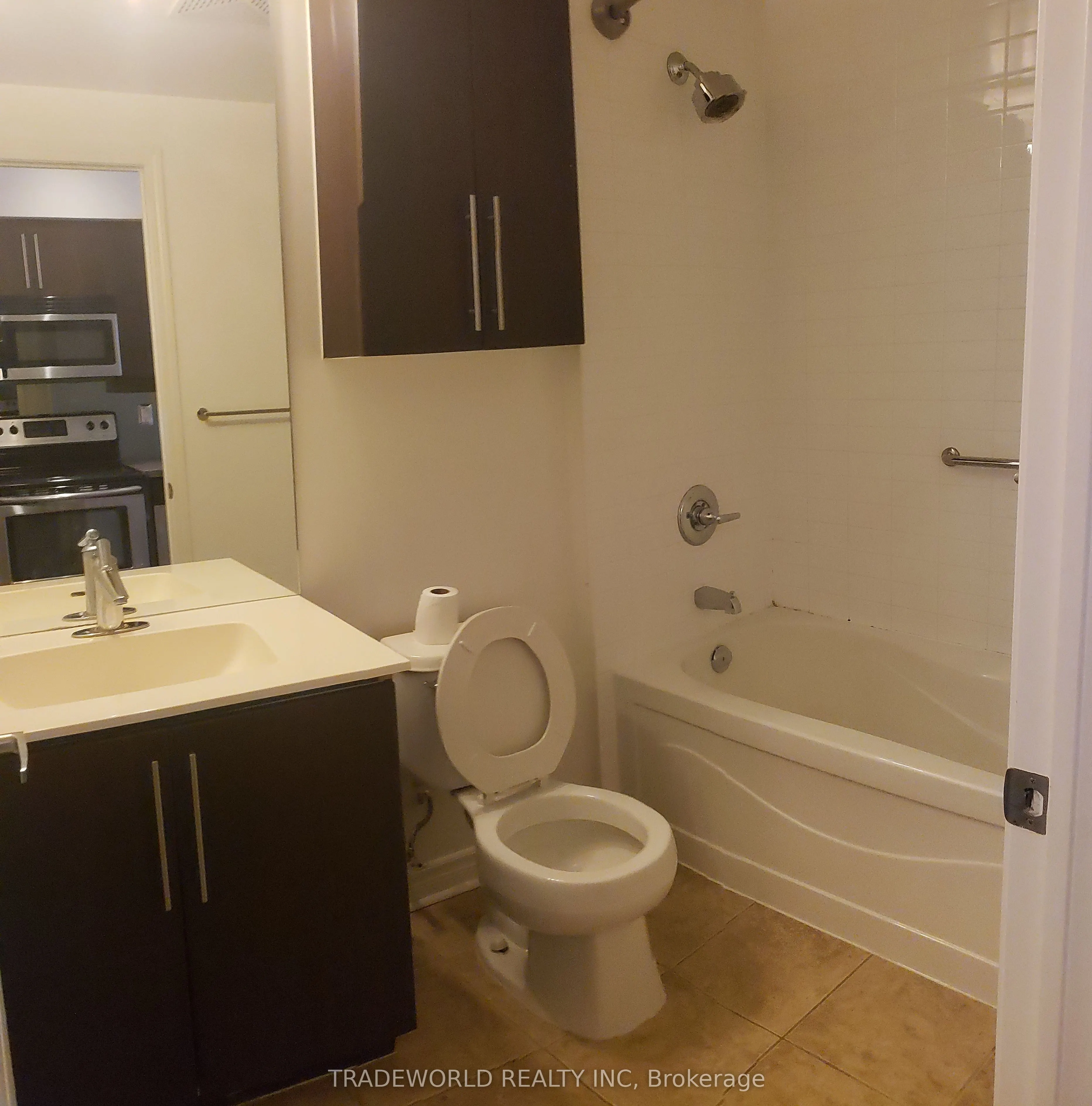2885 Bayview Avenue, #303