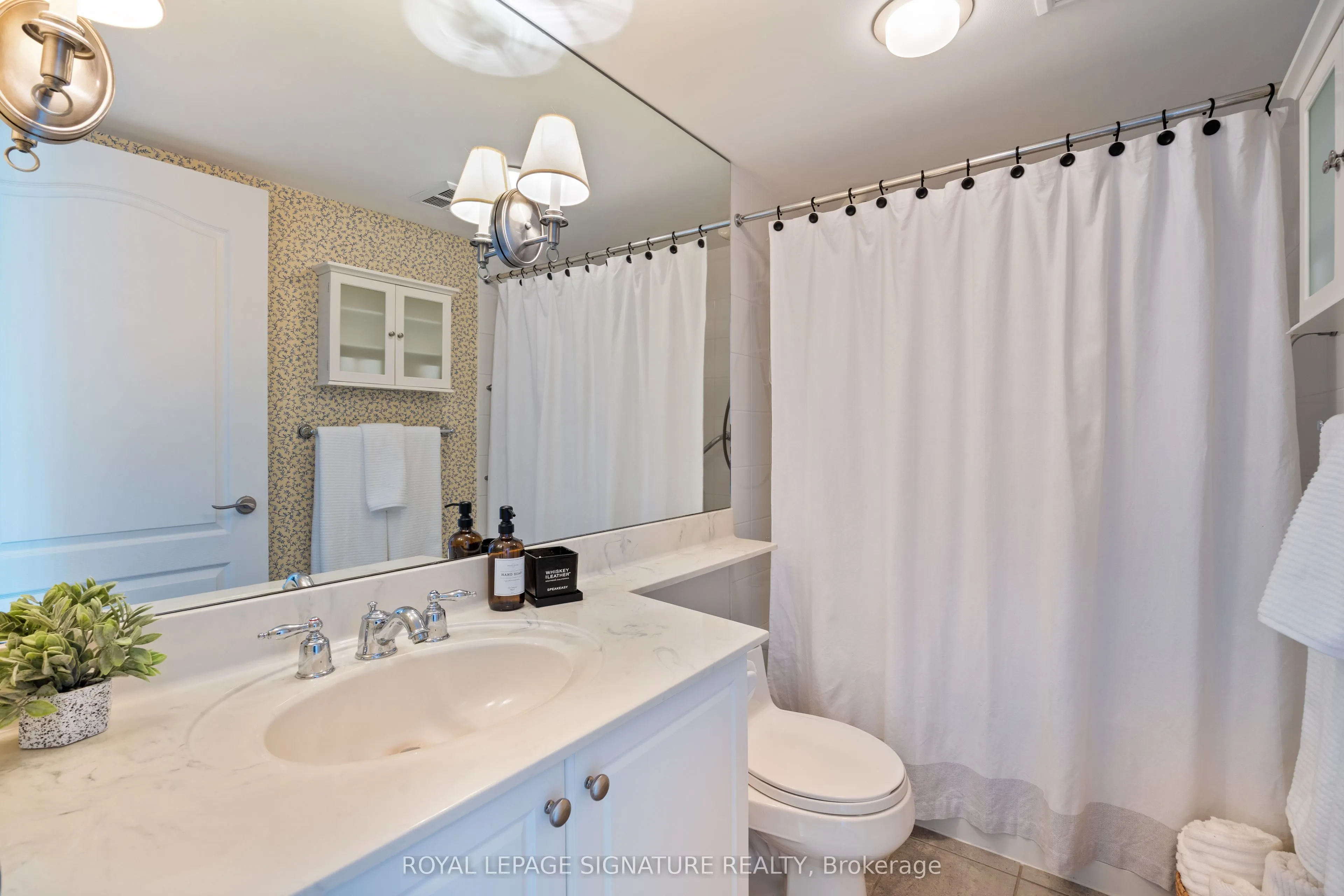 205 The Donway W, #402