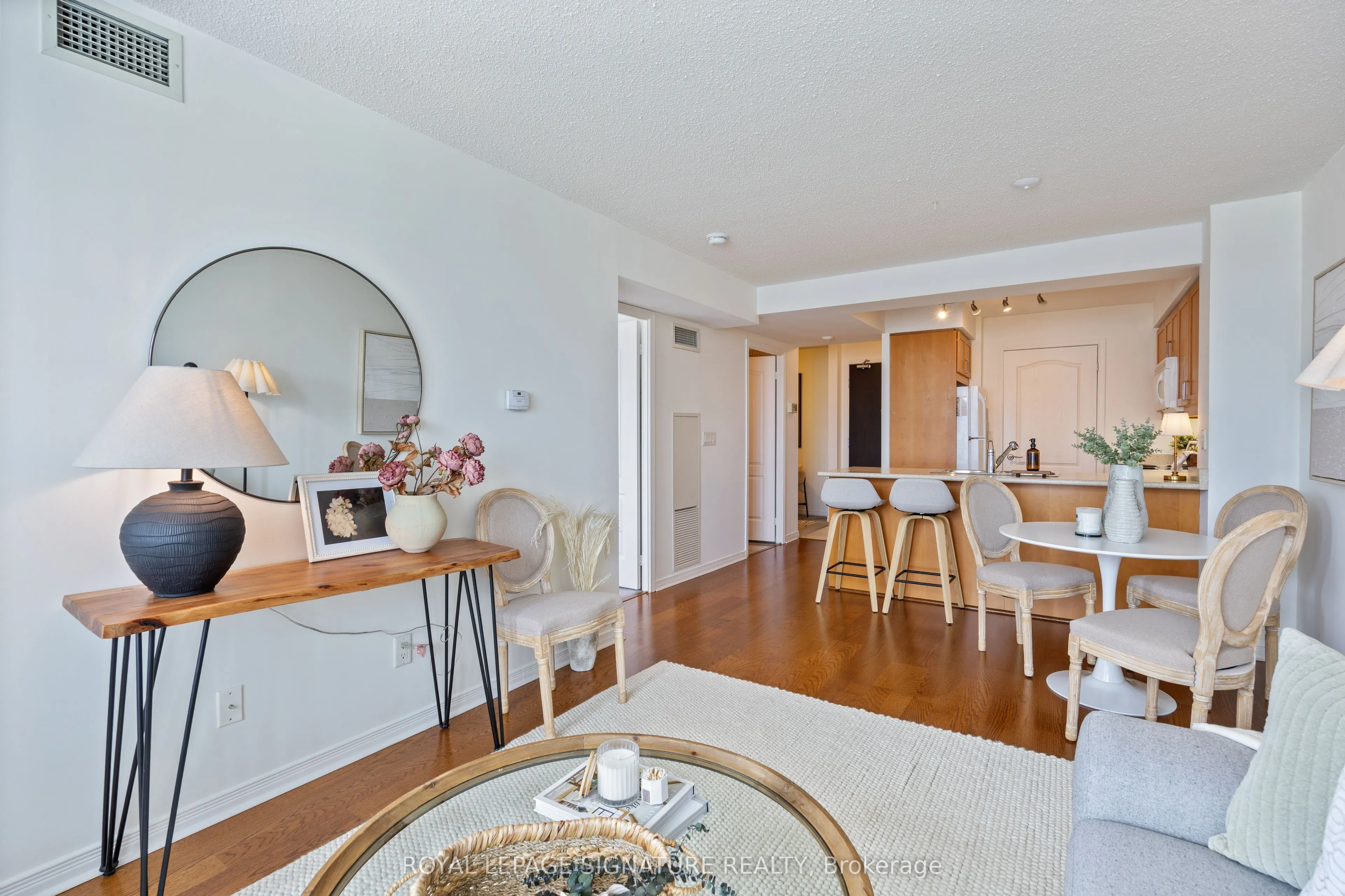 205 The Donway W, #402