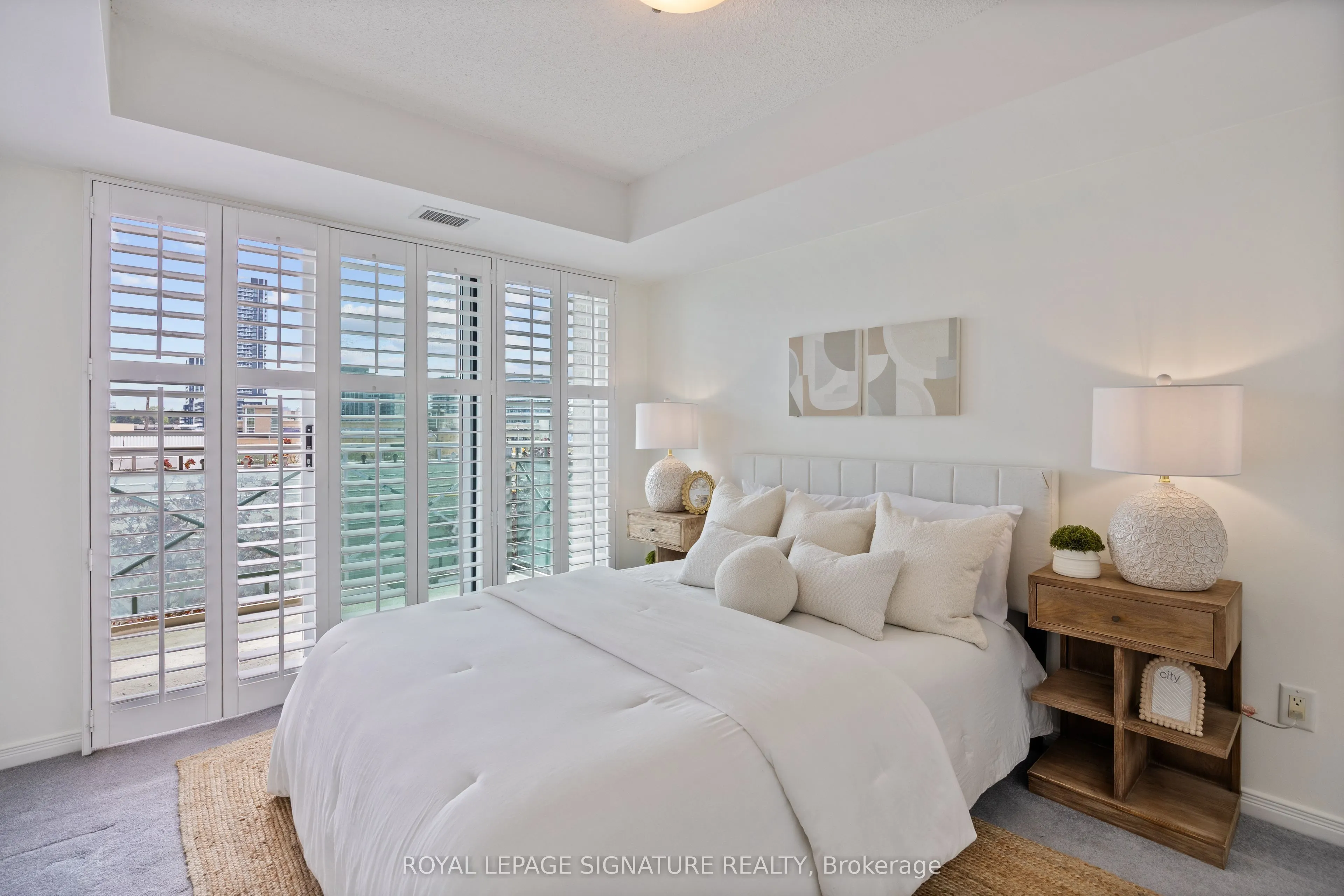 205 The Donway W, #402