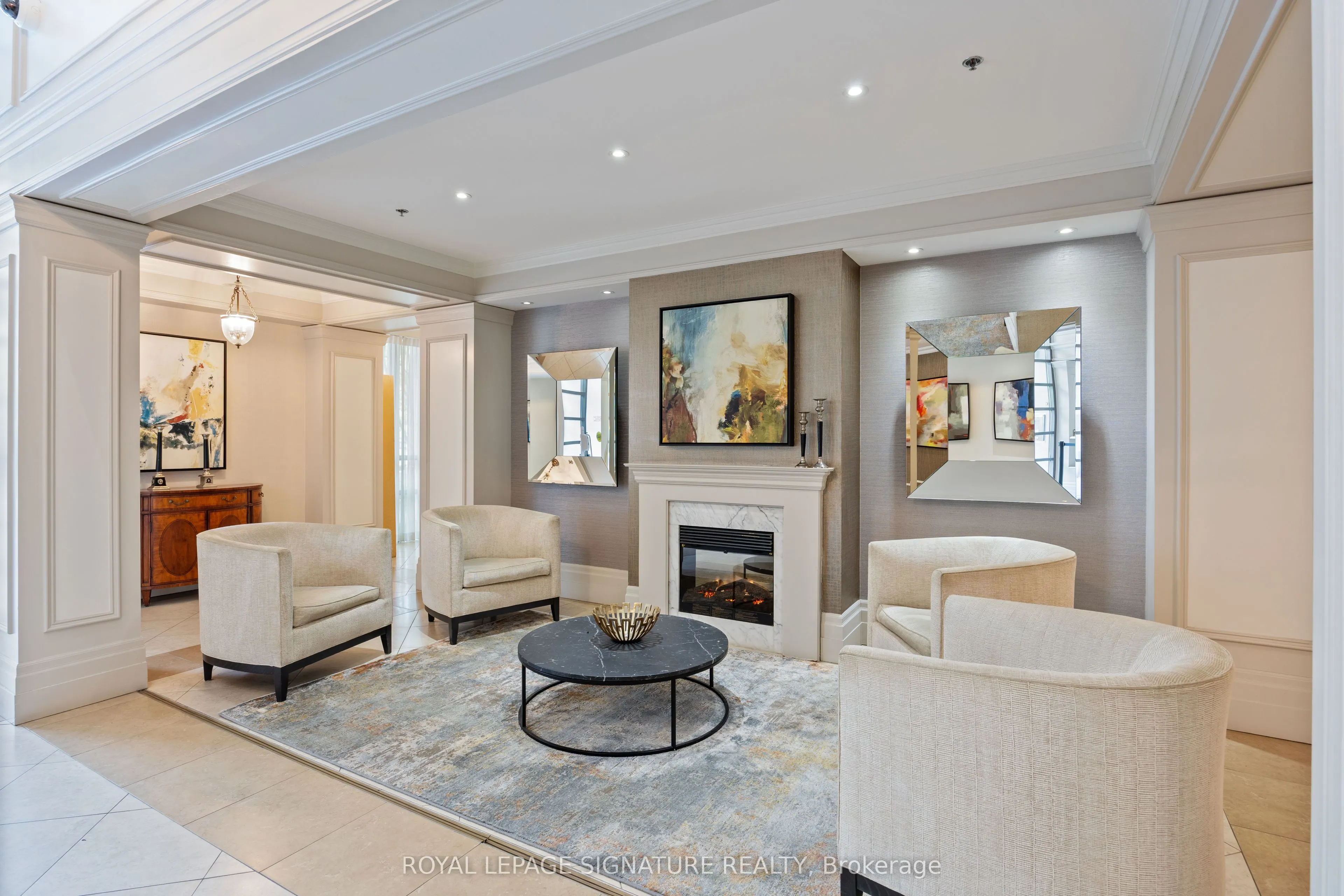 205 The Donway W, #402