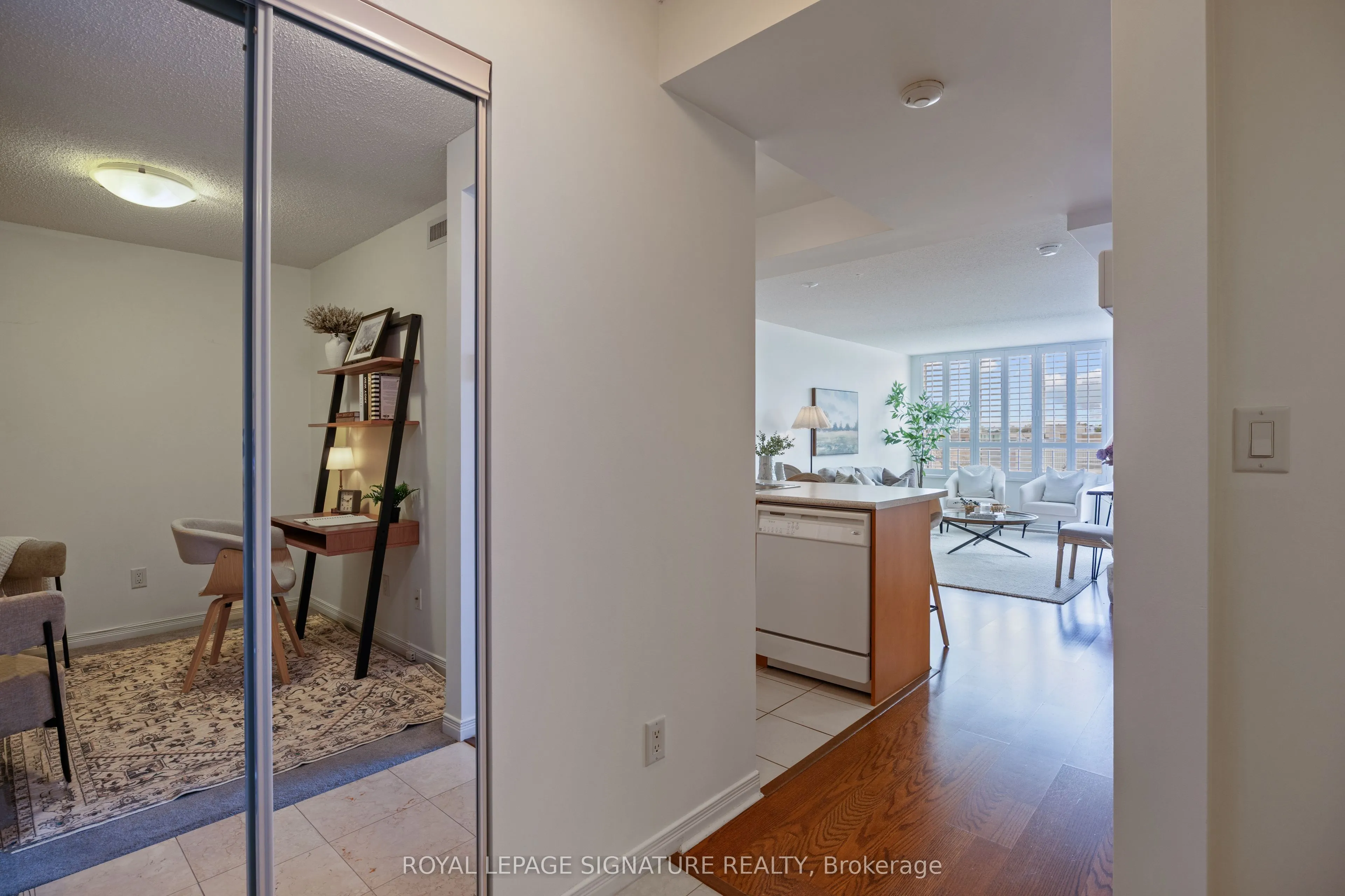 205 The Donway W, #402