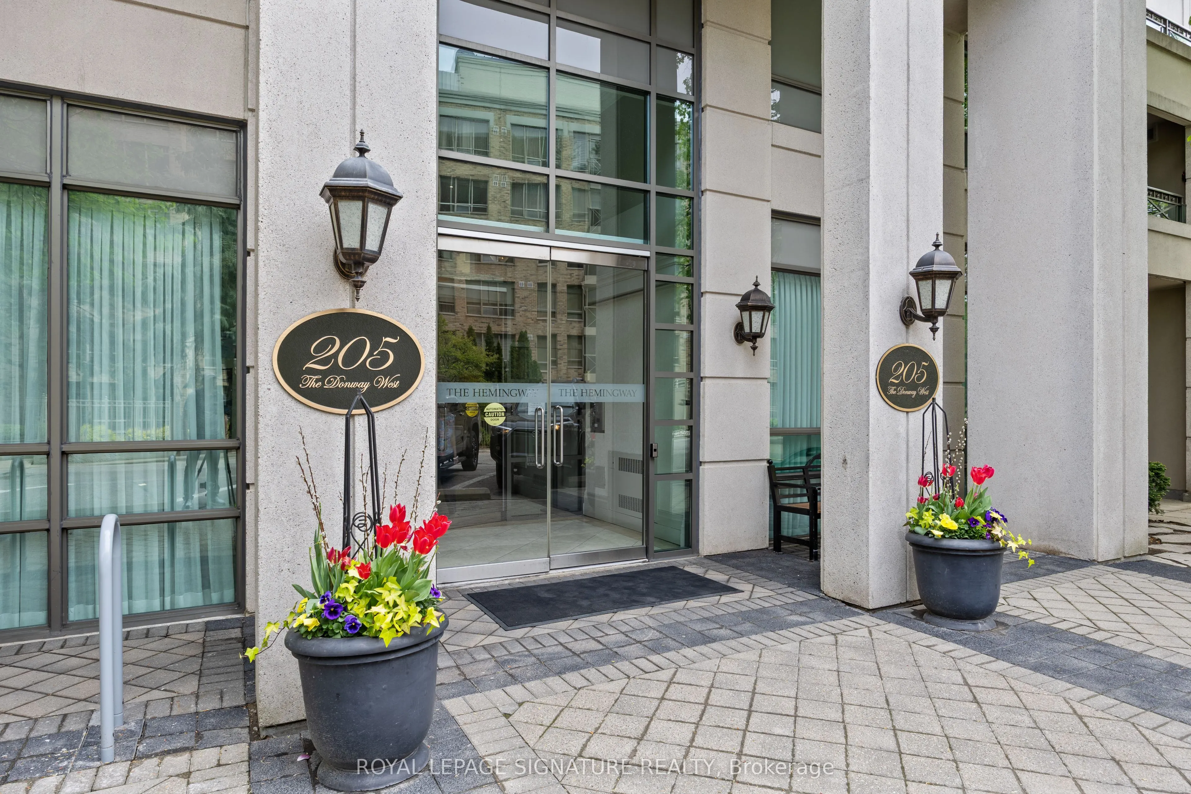 205 The Donway W, #402