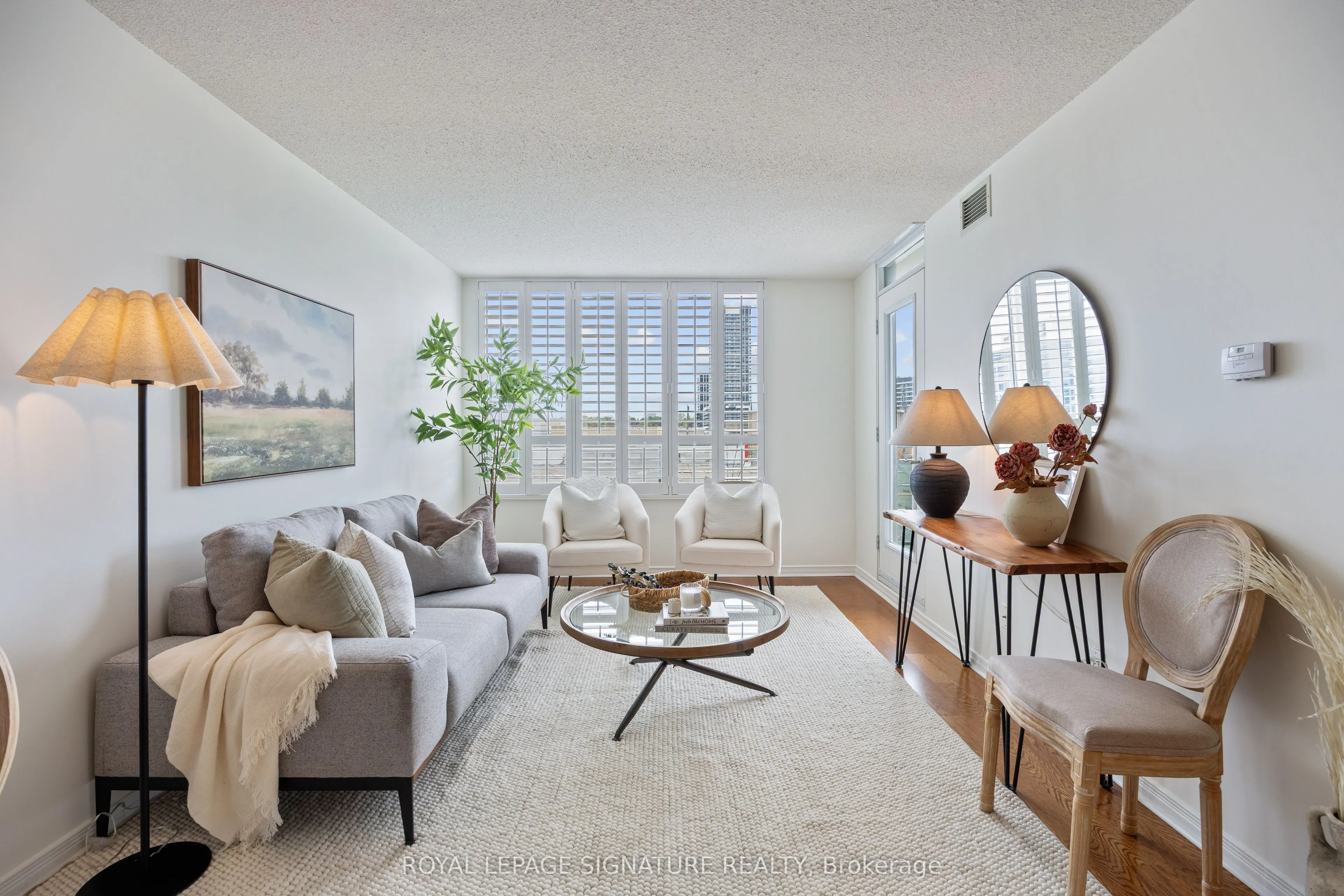 205 The Donway W, #402