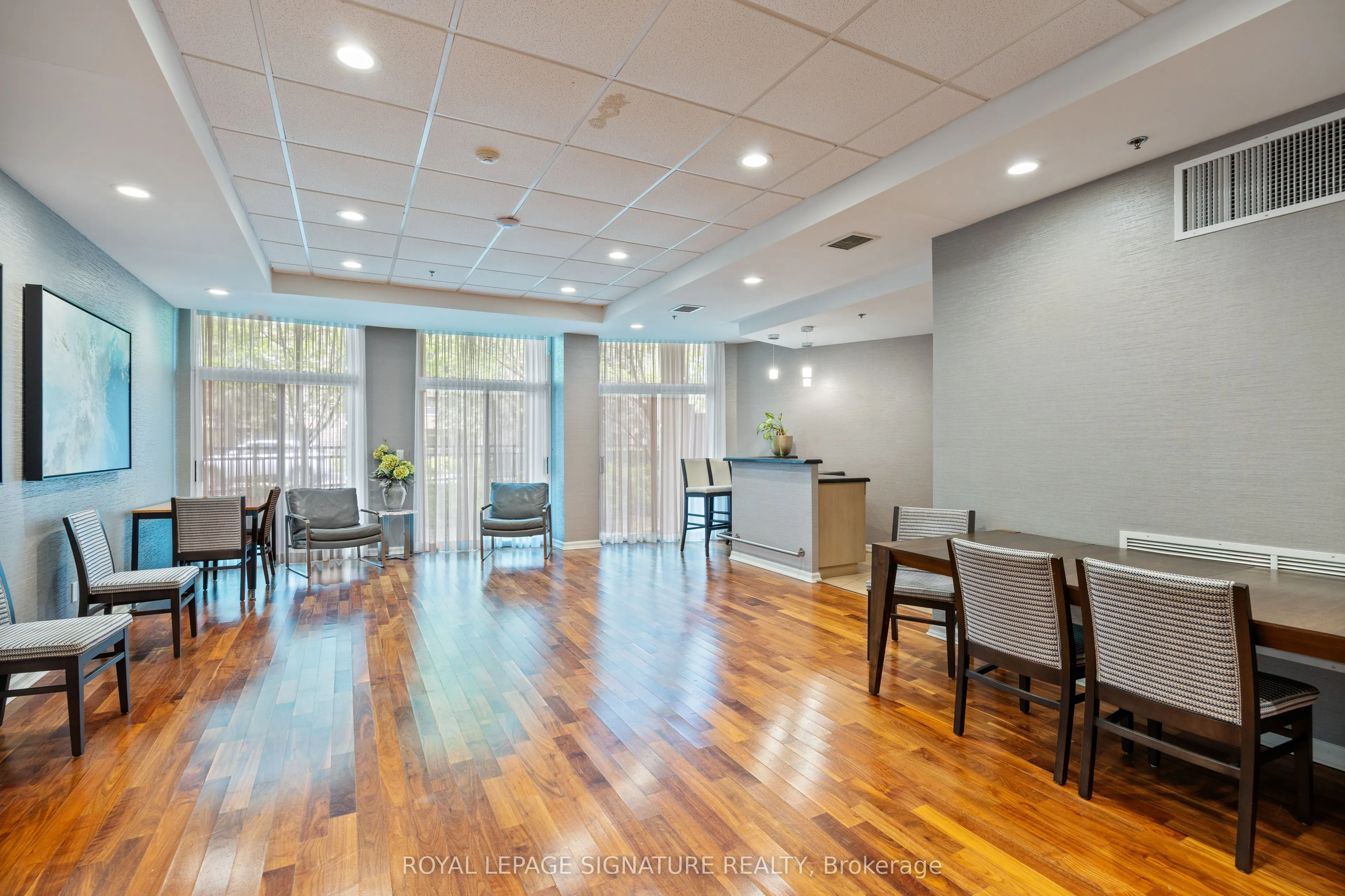 205 The Donway W, #402