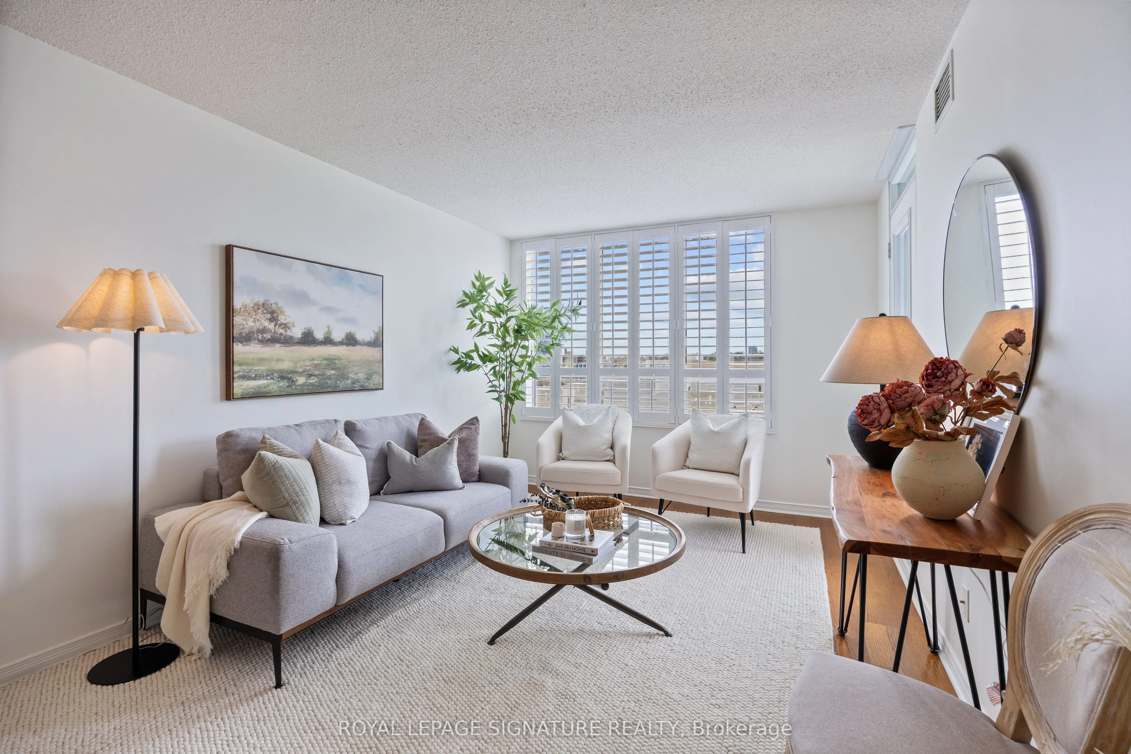 205 The Donway W, #402