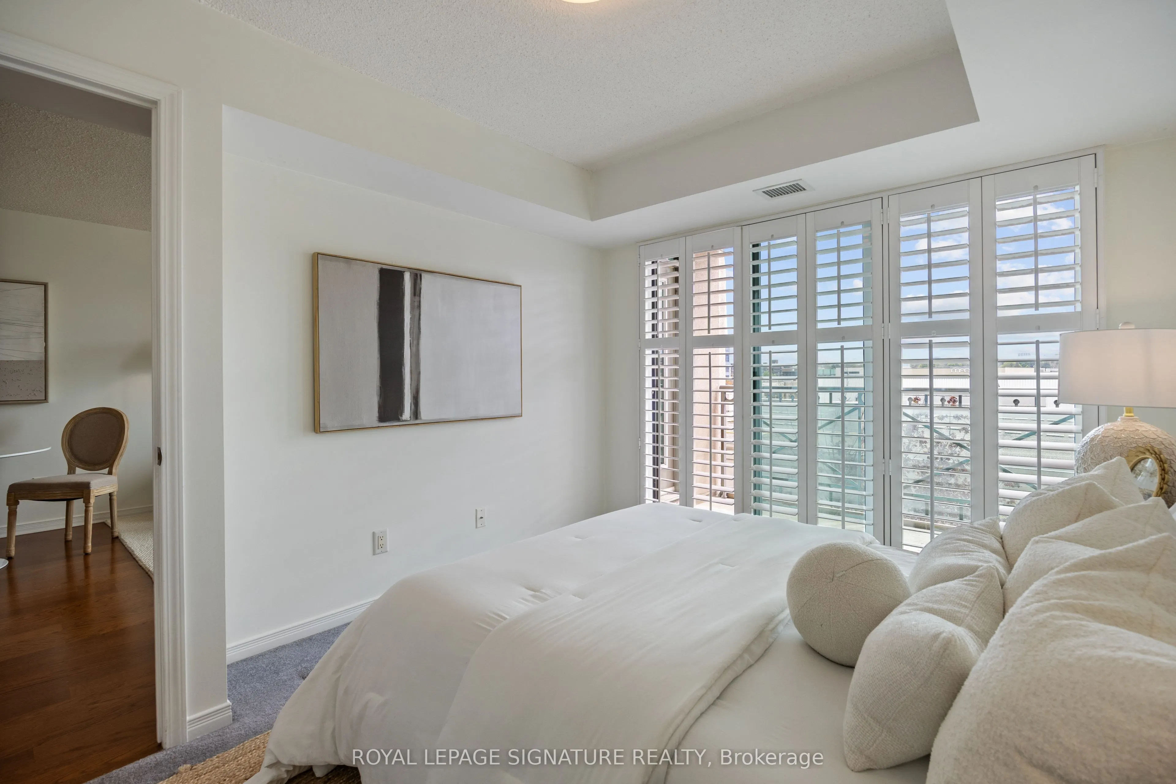 205 The Donway W, #402