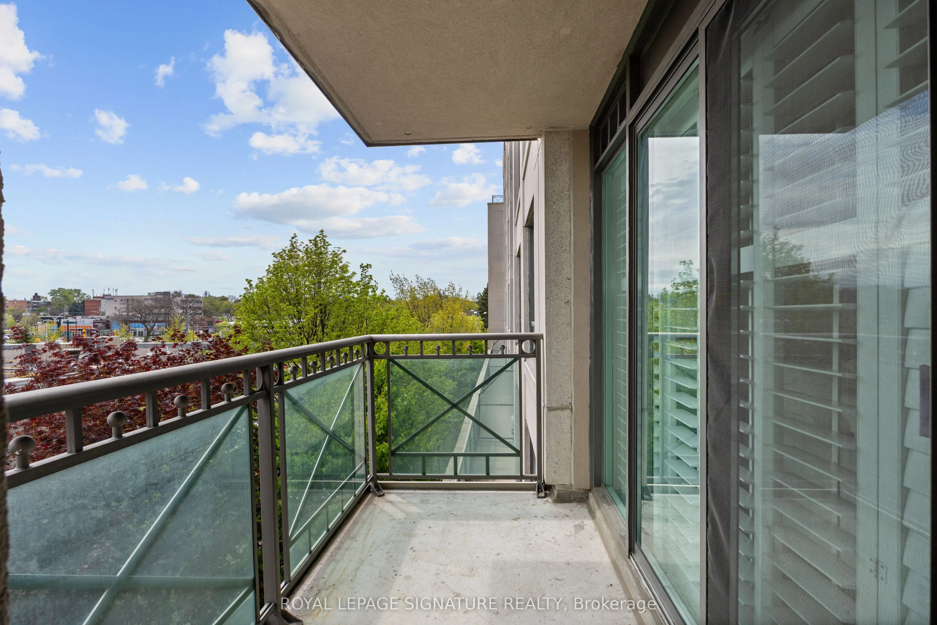 205 The Donway W, #402