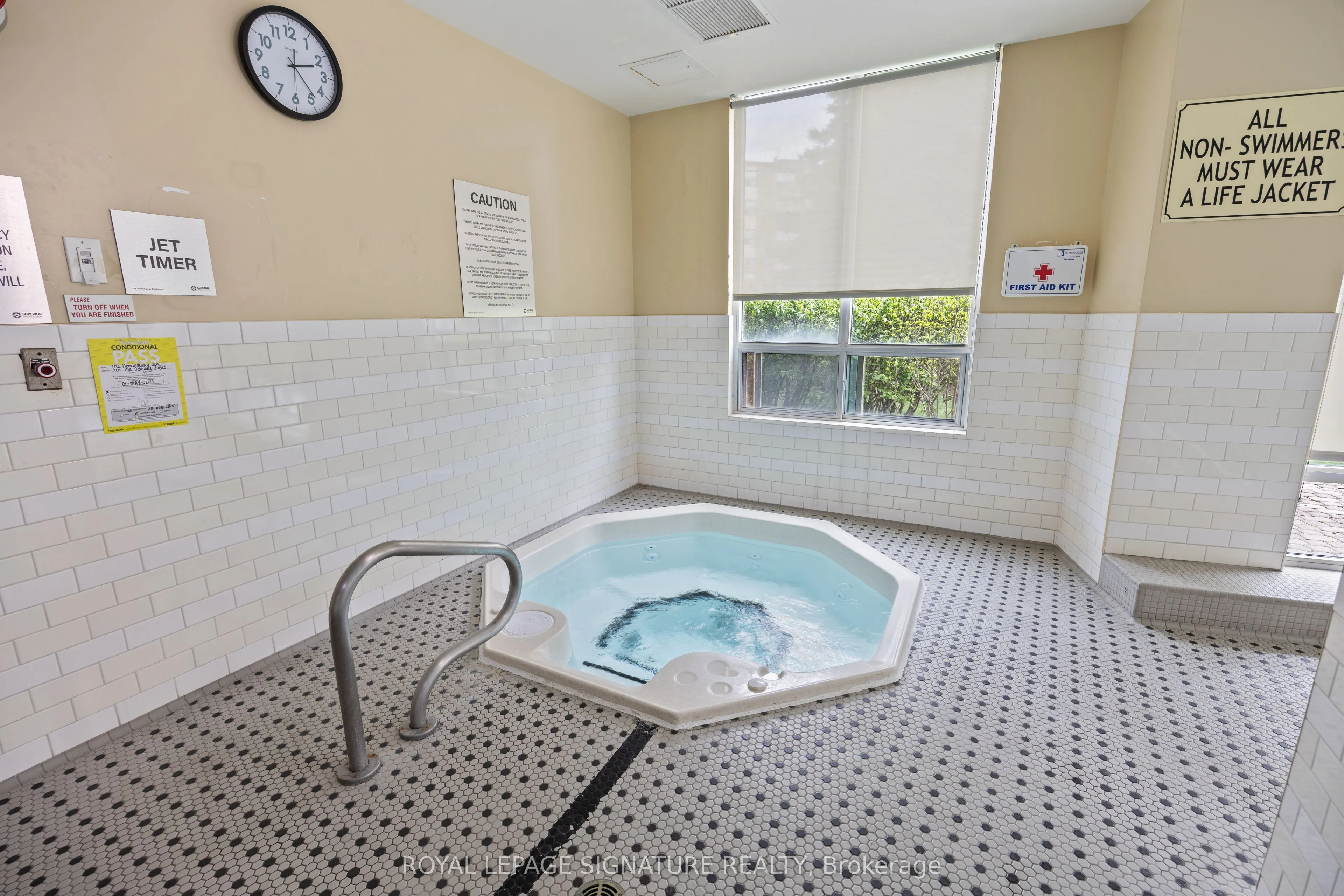 205 The Donway W, #402