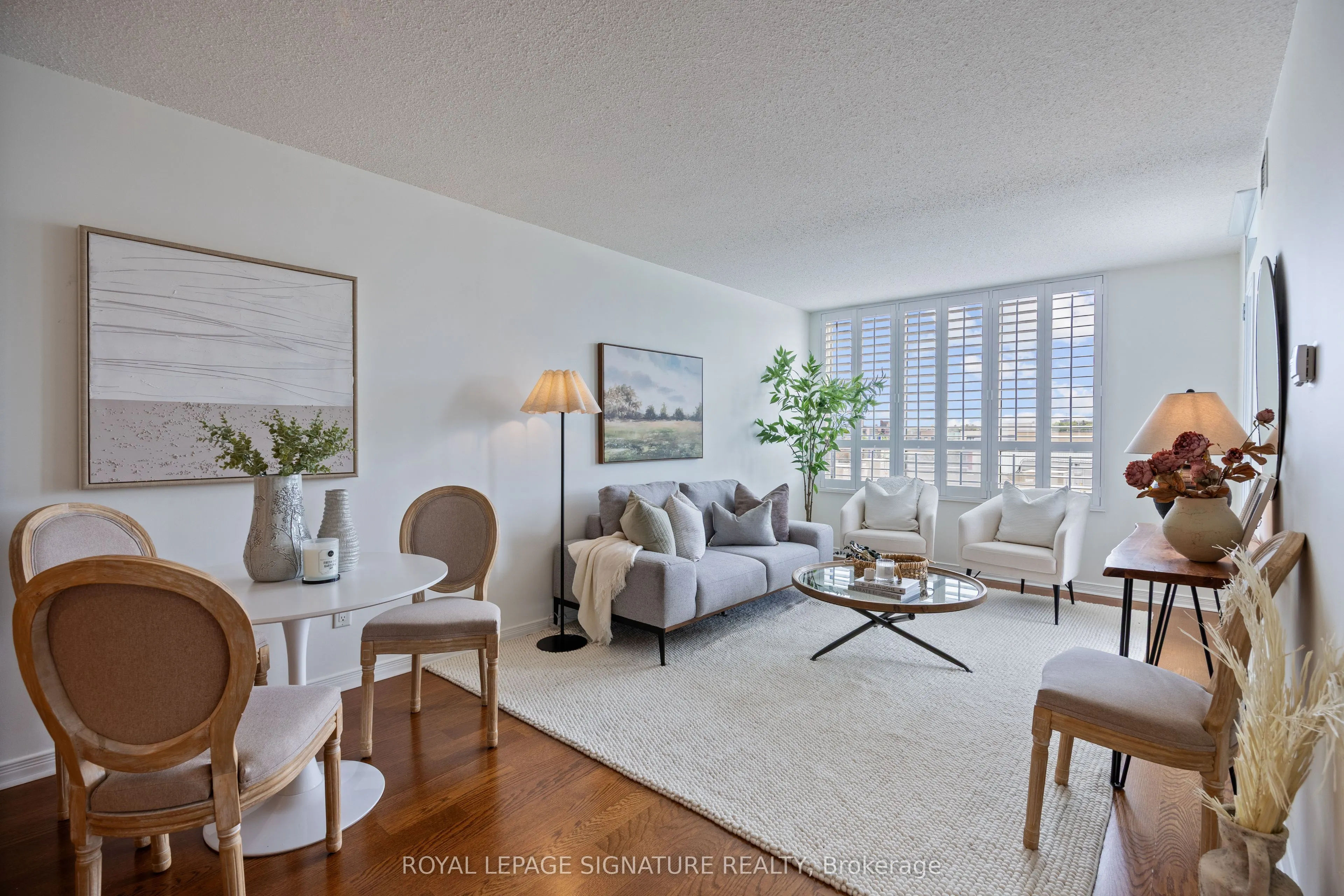 205 The Donway W, #402