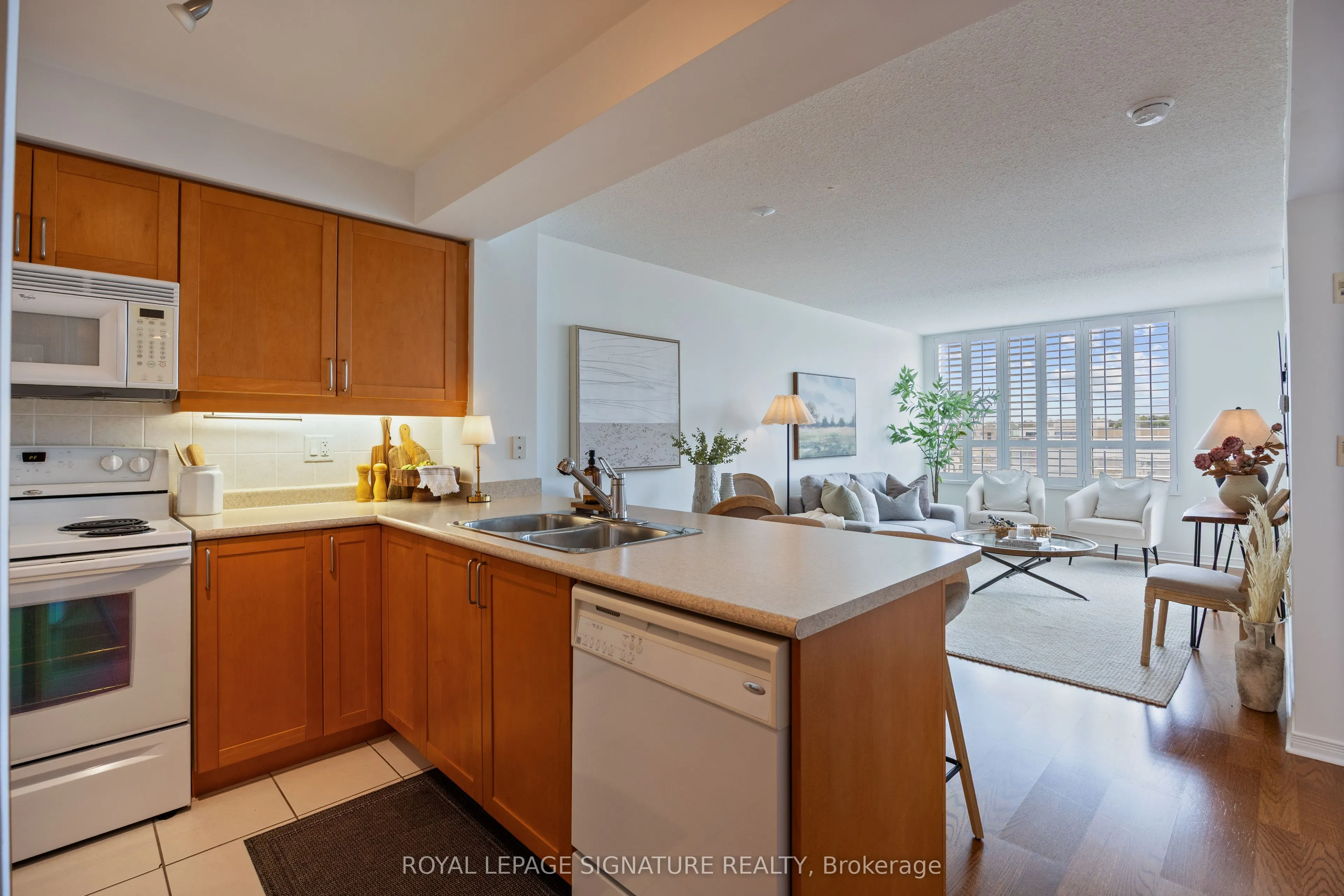 205 The Donway W, #402