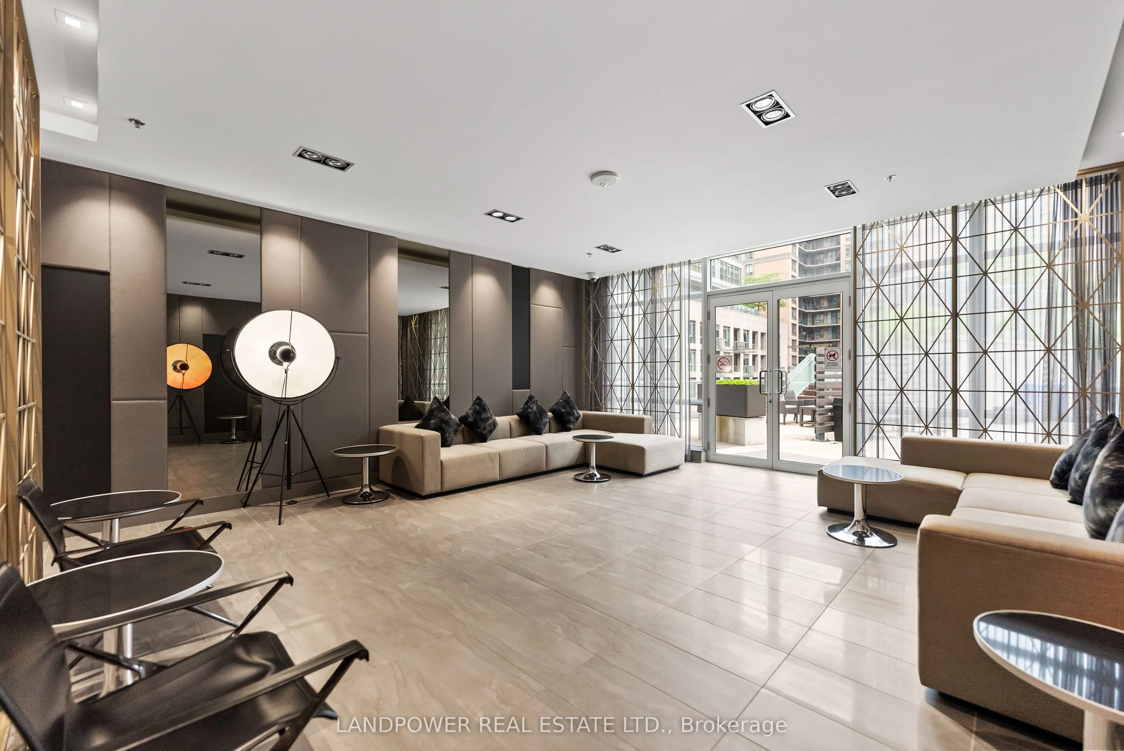 30 Nelson Street, #1708