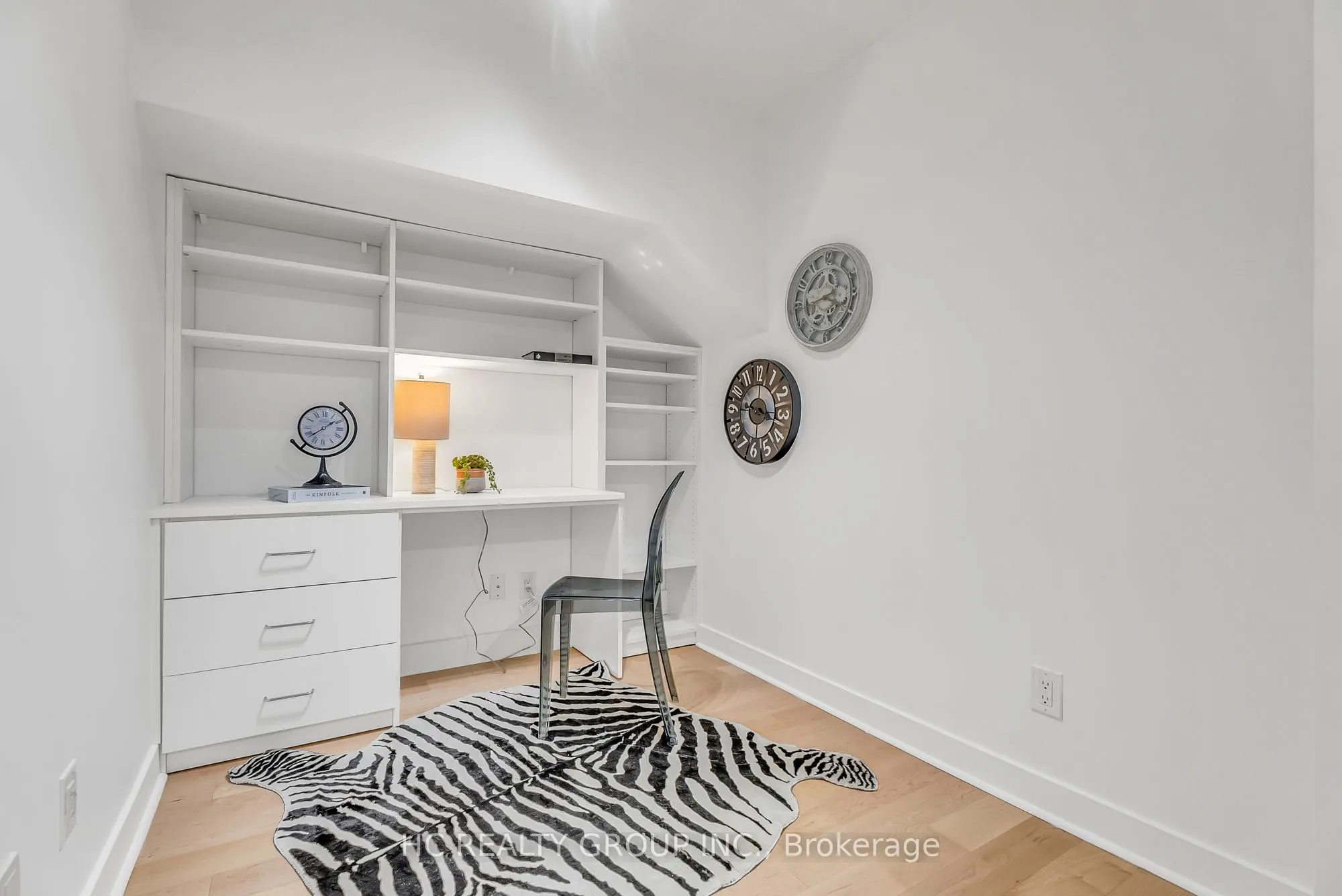 320 Richmond Street E, #322