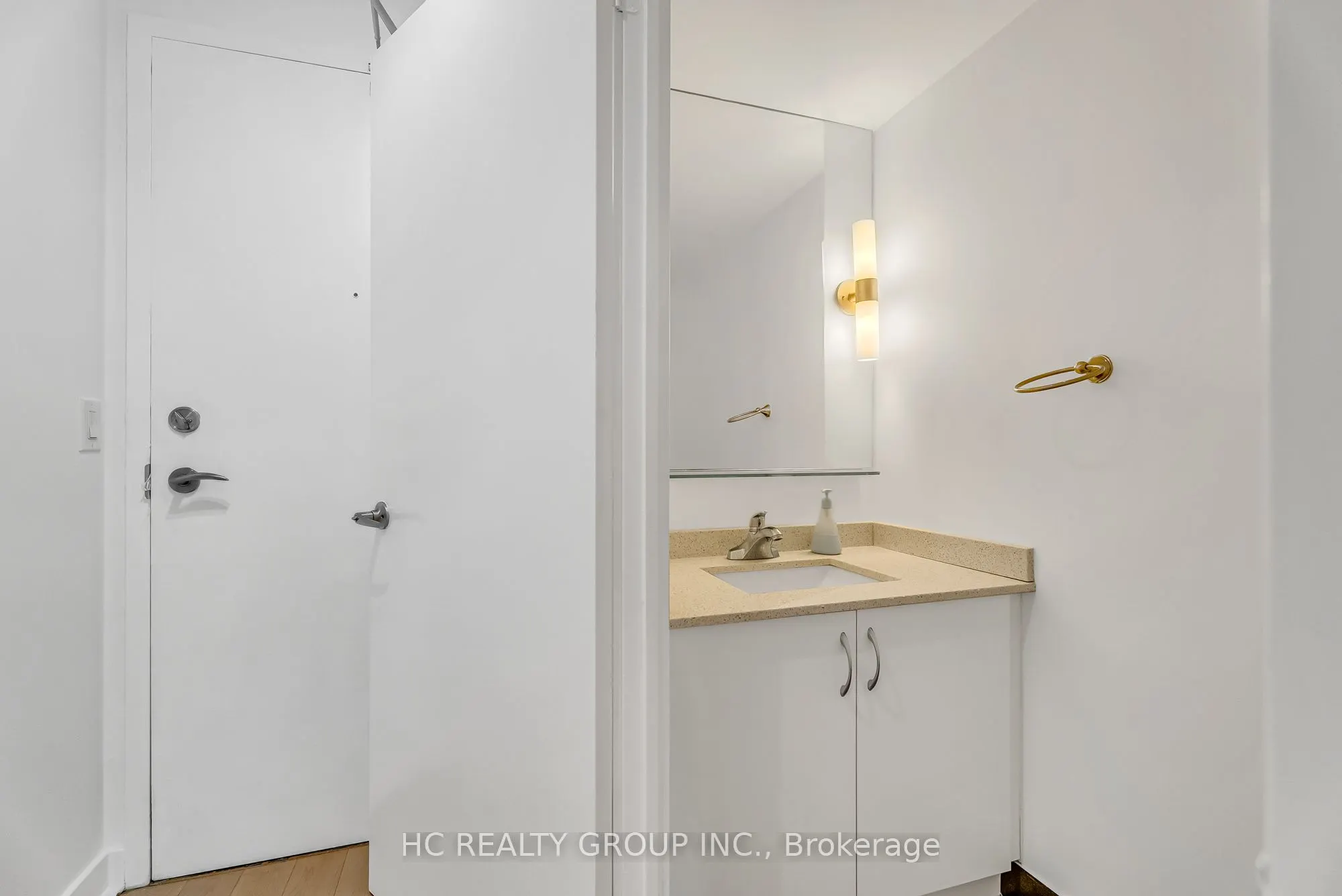 320 Richmond Street E, #322