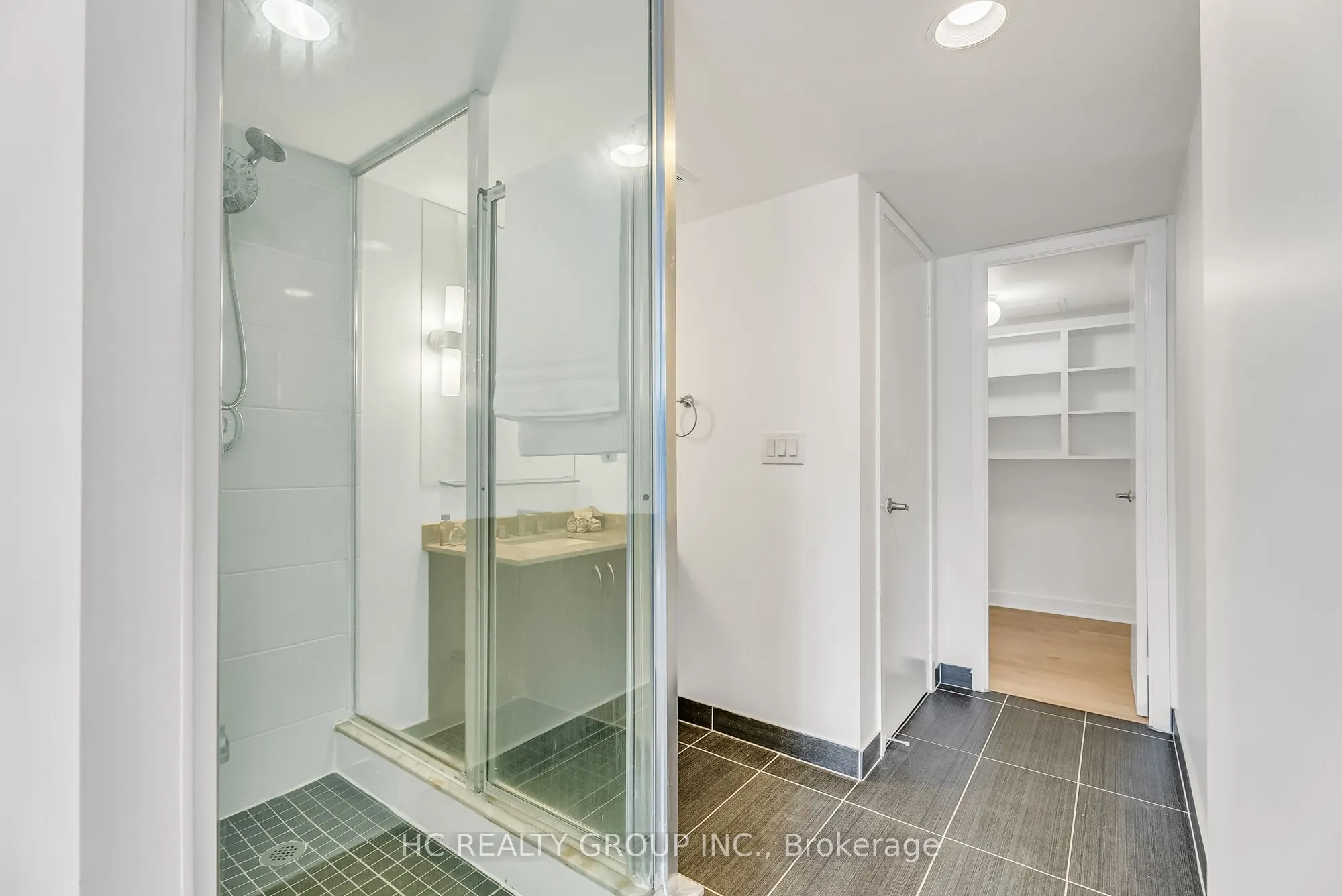 320 Richmond Street E, #322