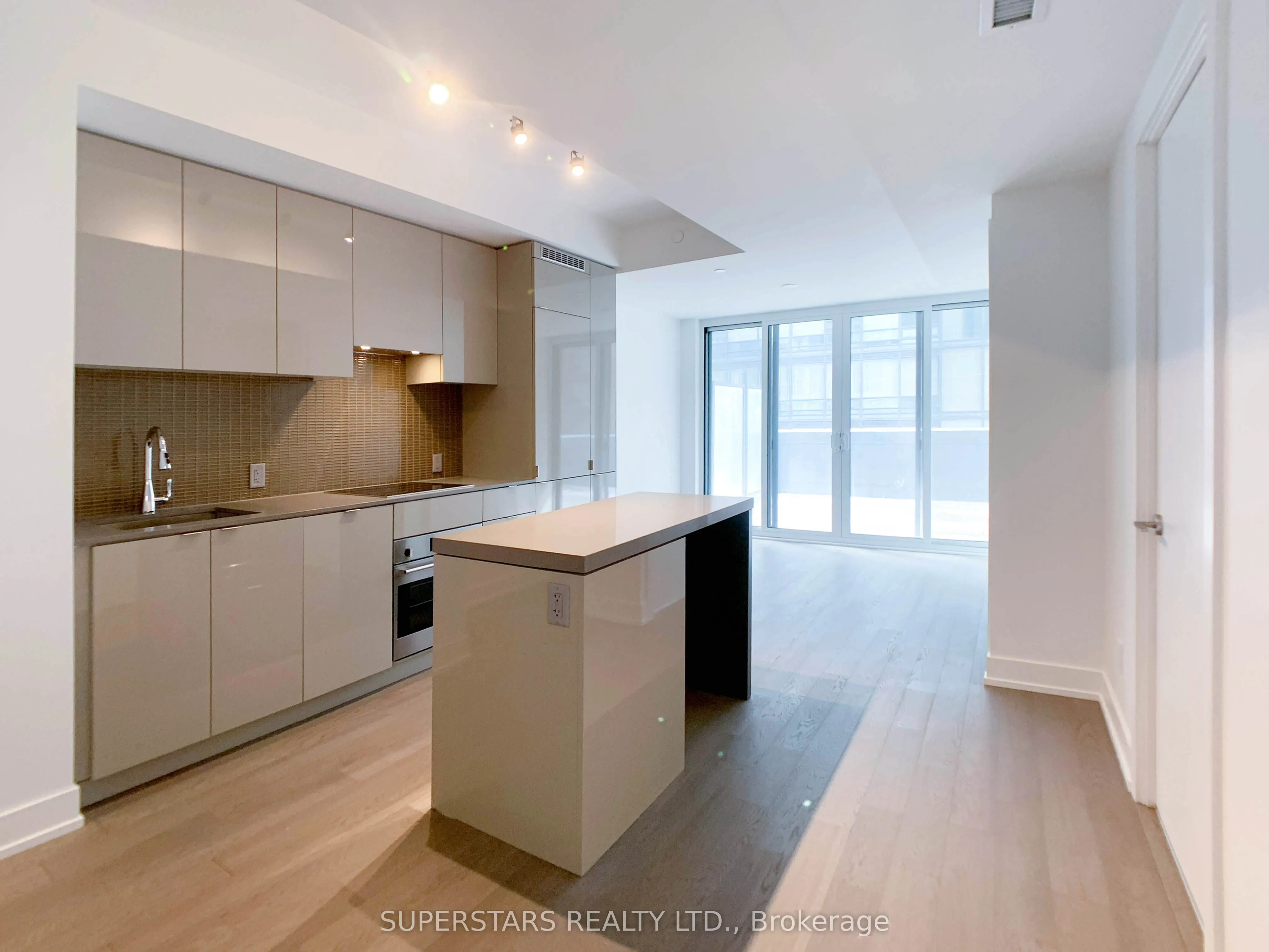 7 Grenville Street, #903