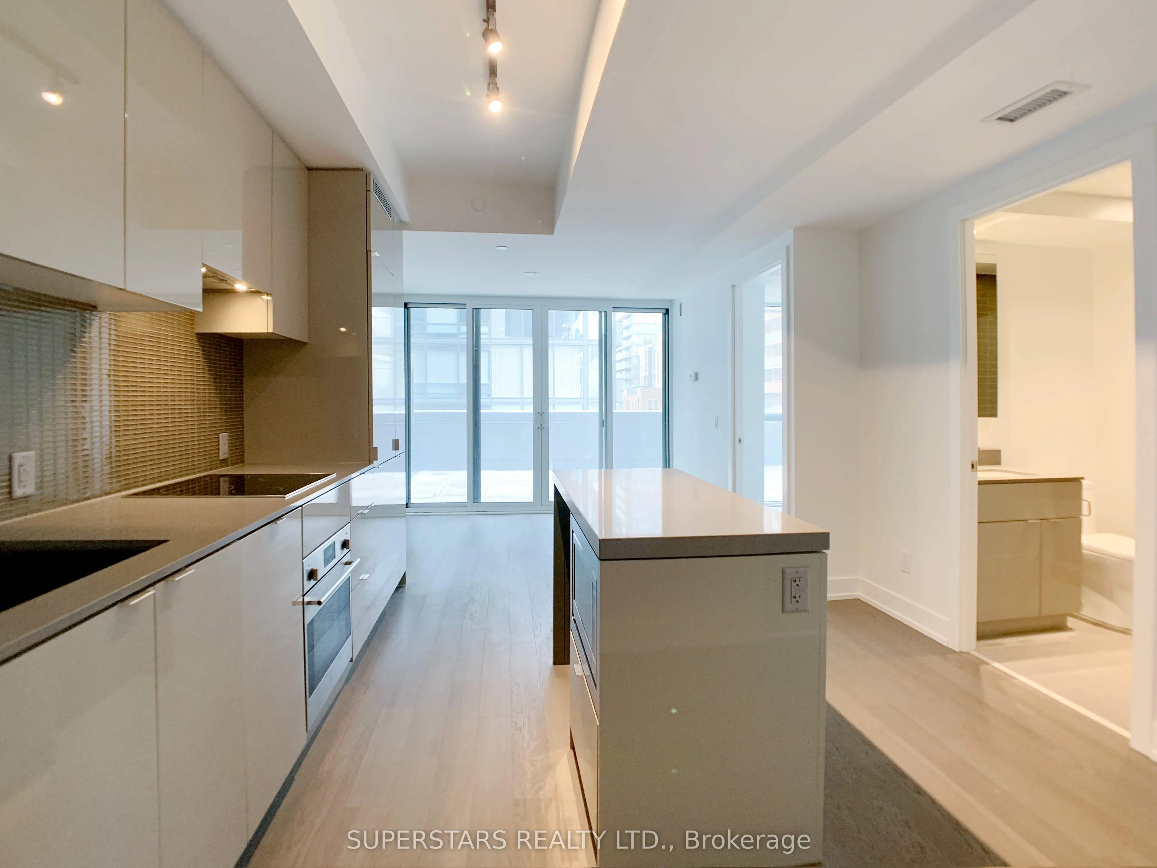 7 Grenville Street, #903