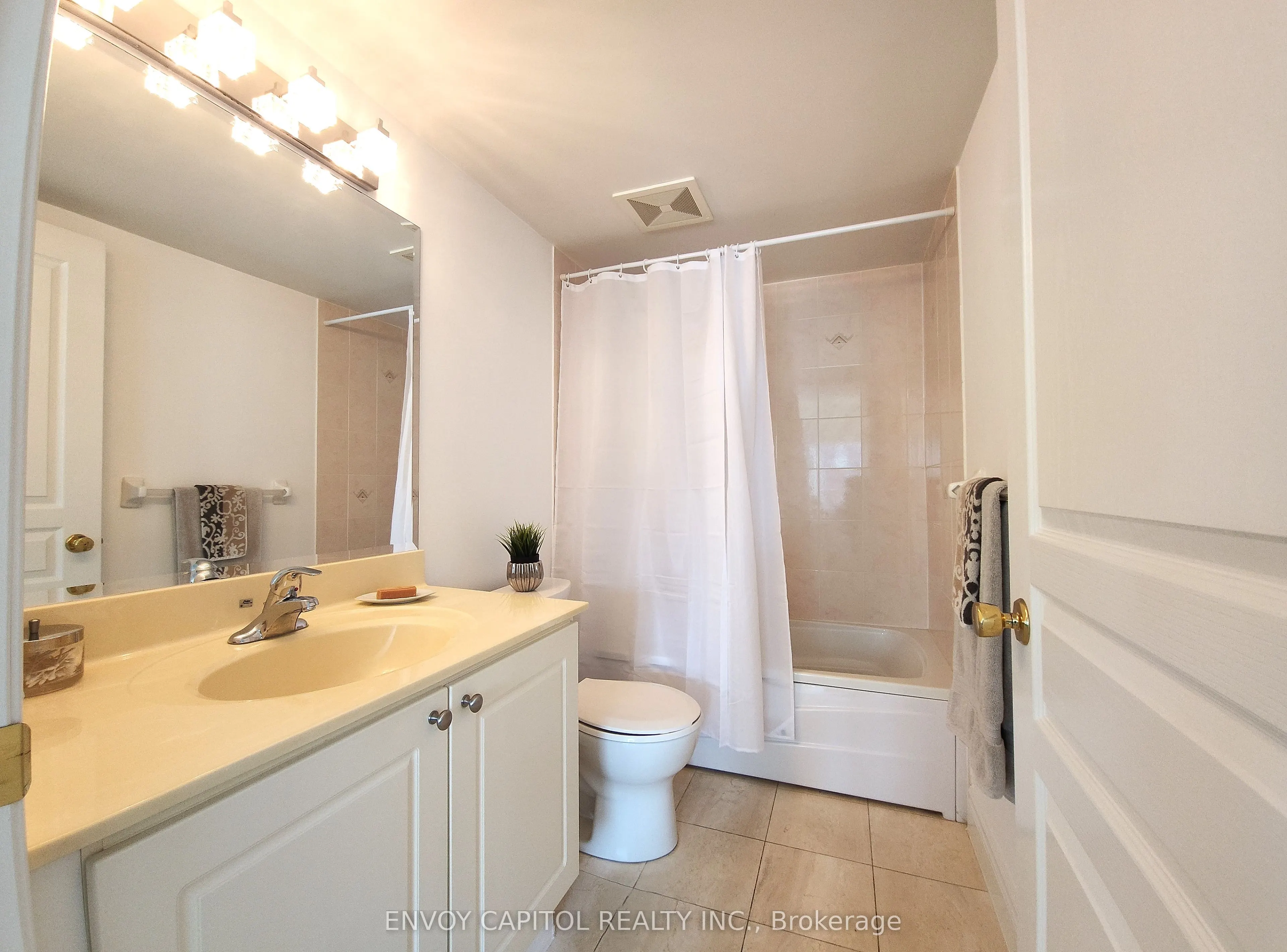 1 Hycrest Avenue, #602