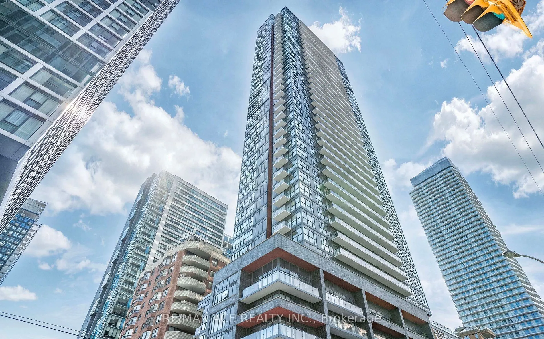159 Dundas Street E, #907