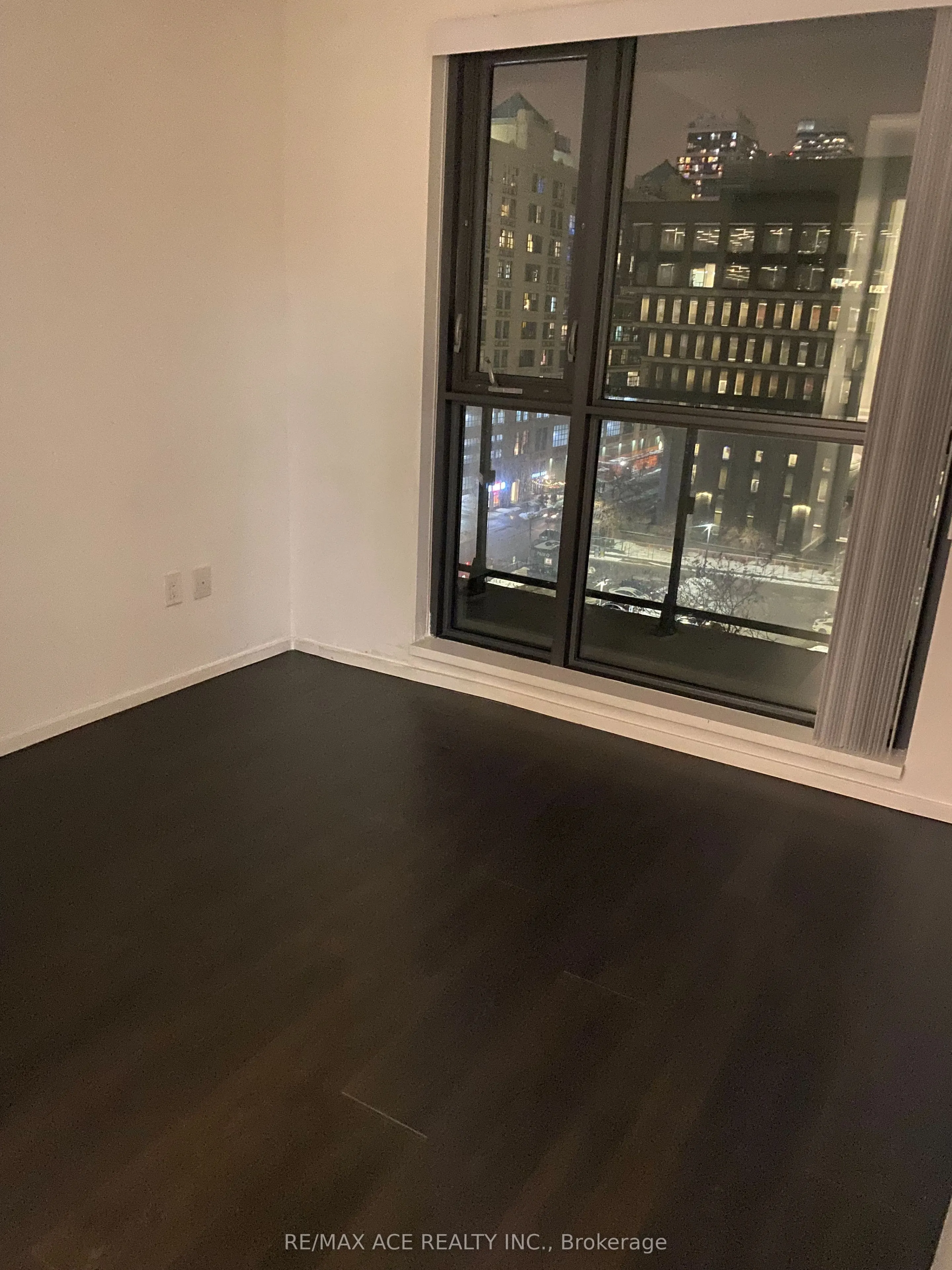 159 Dundas Street E, #907