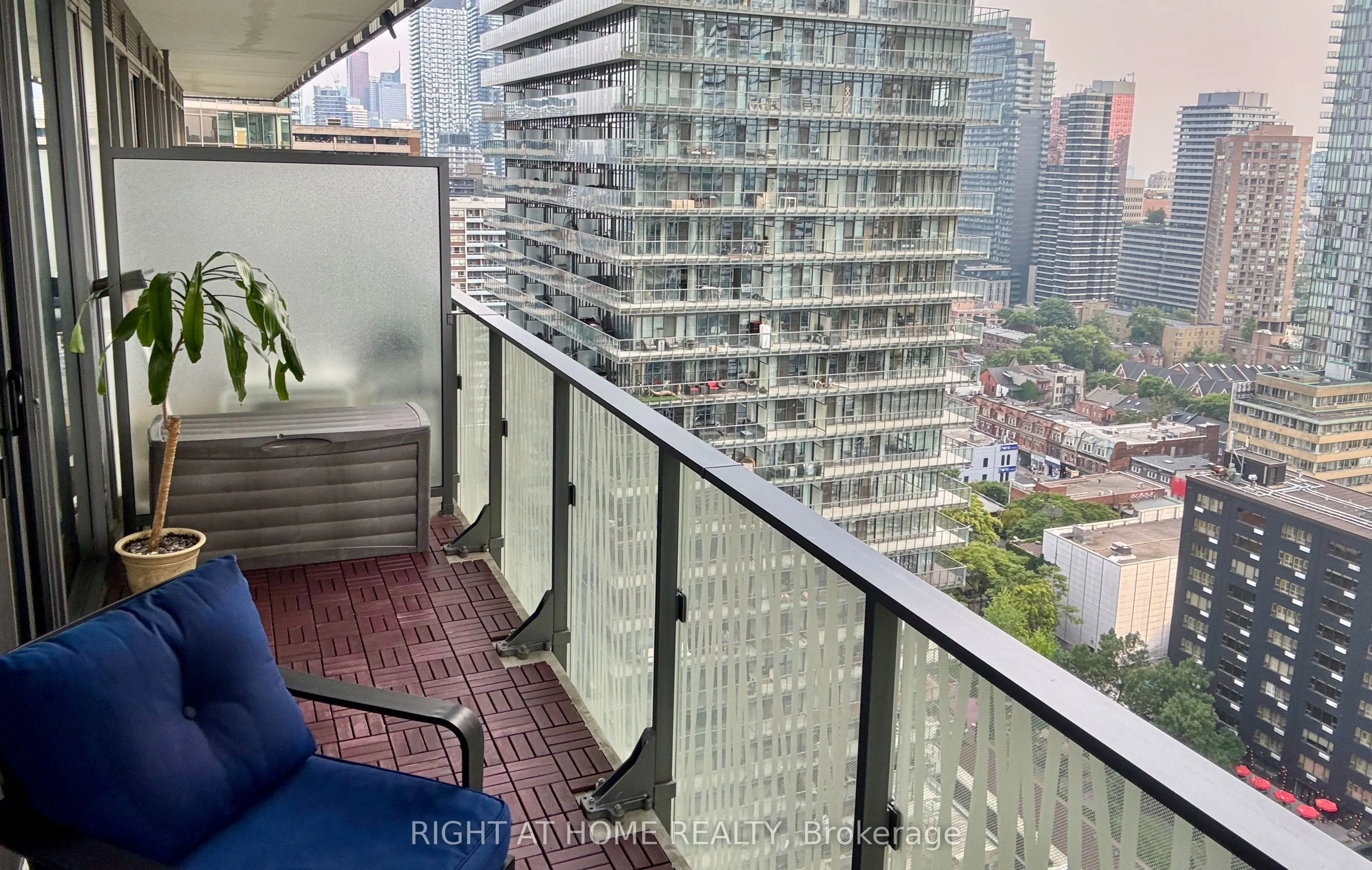 42 Charles Street E, #2206