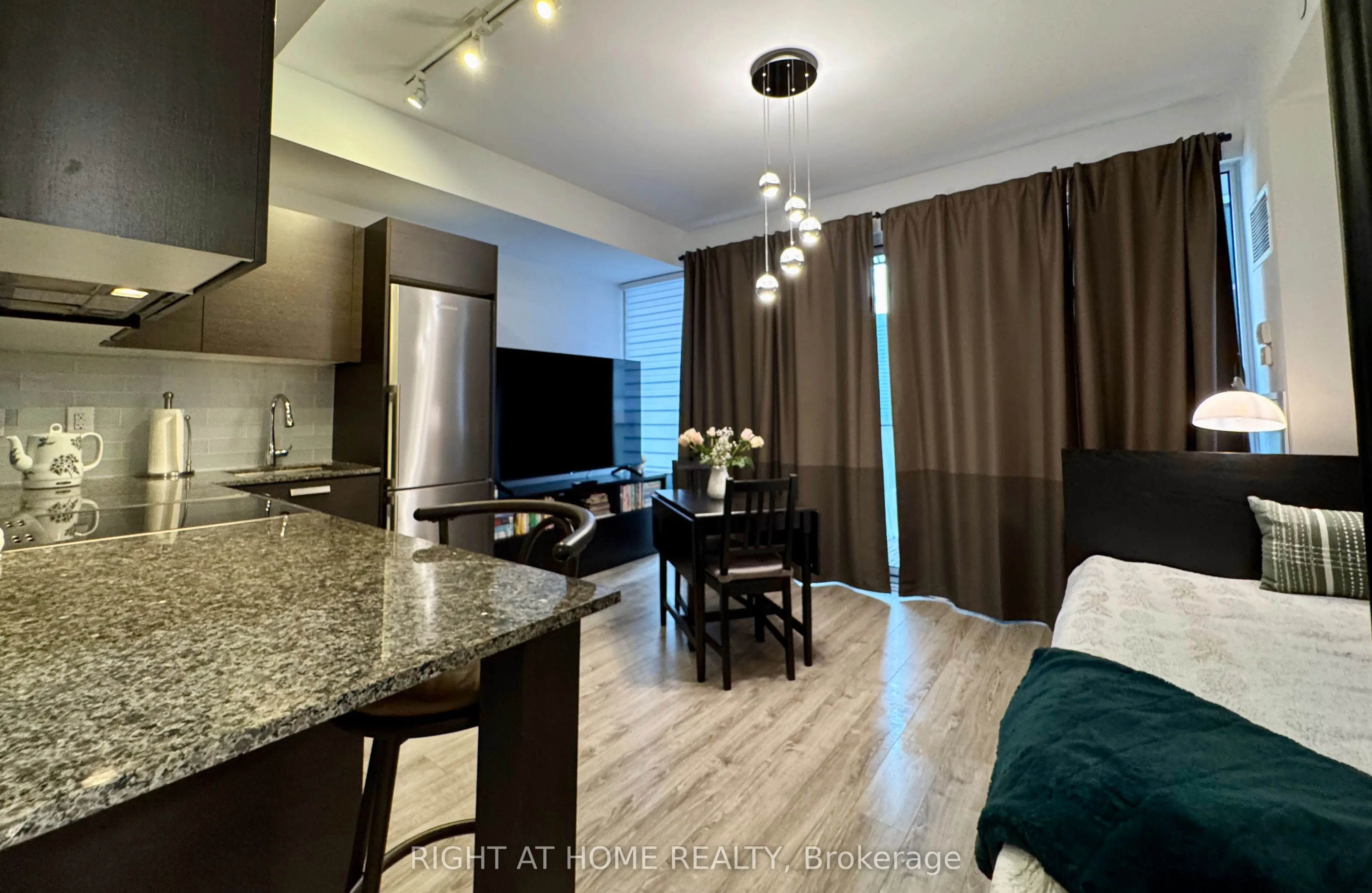 42 Charles Street E, #2206