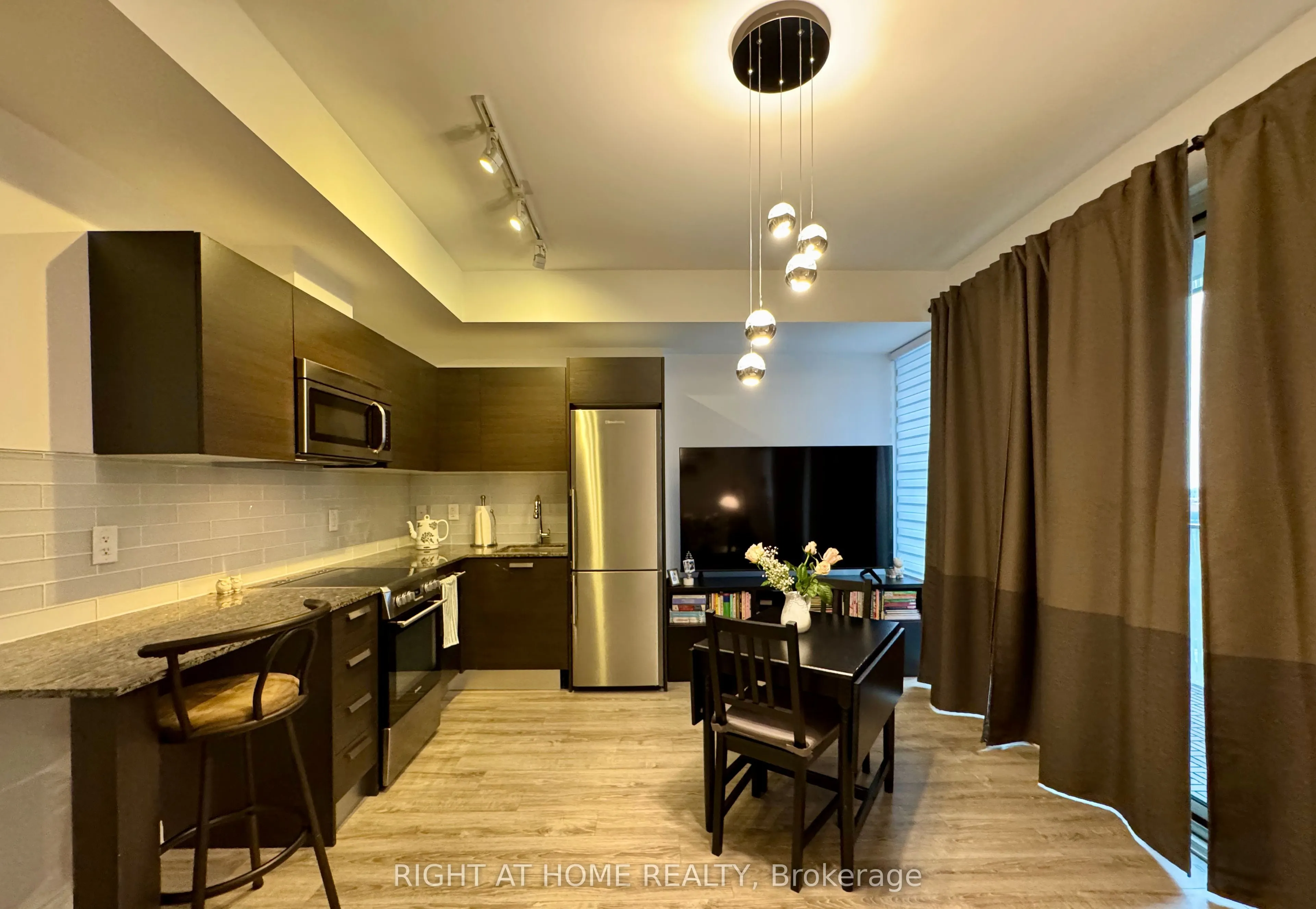 42 Charles Street E, #2206