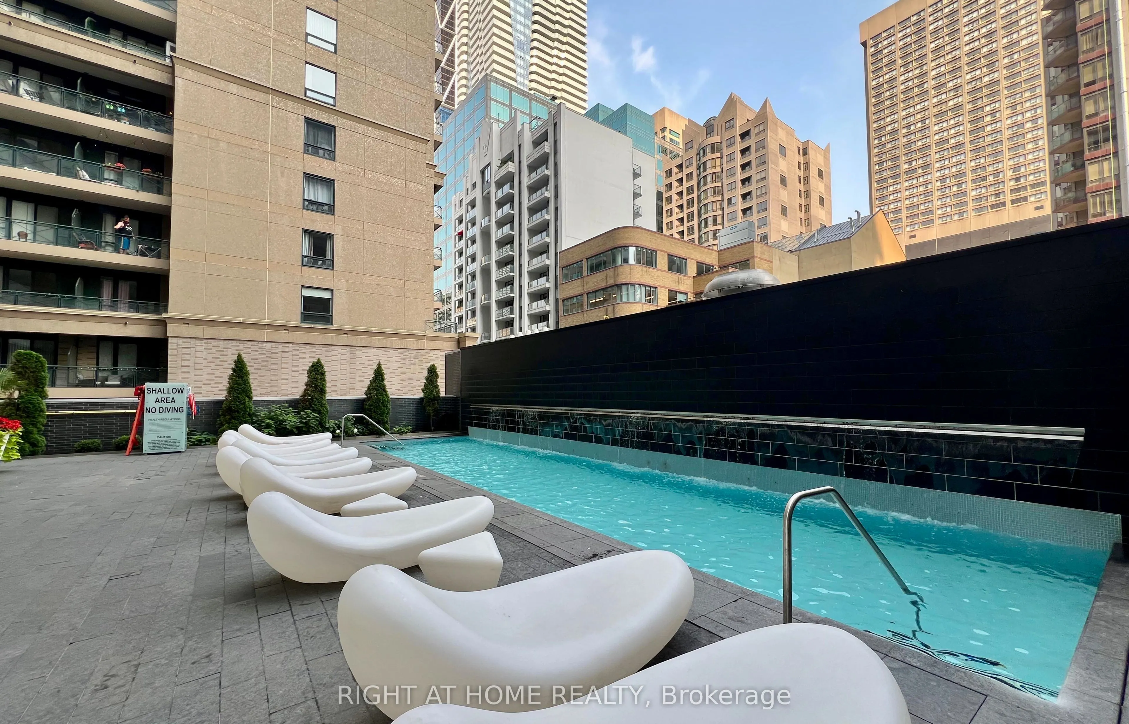 42 Charles Street E, #2206