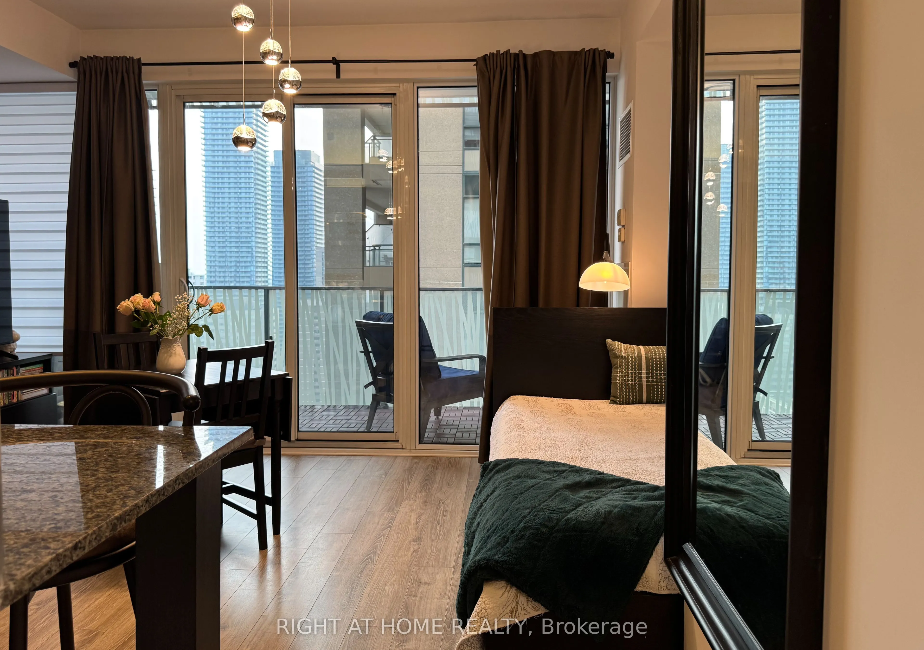 42 Charles Street E, #2206