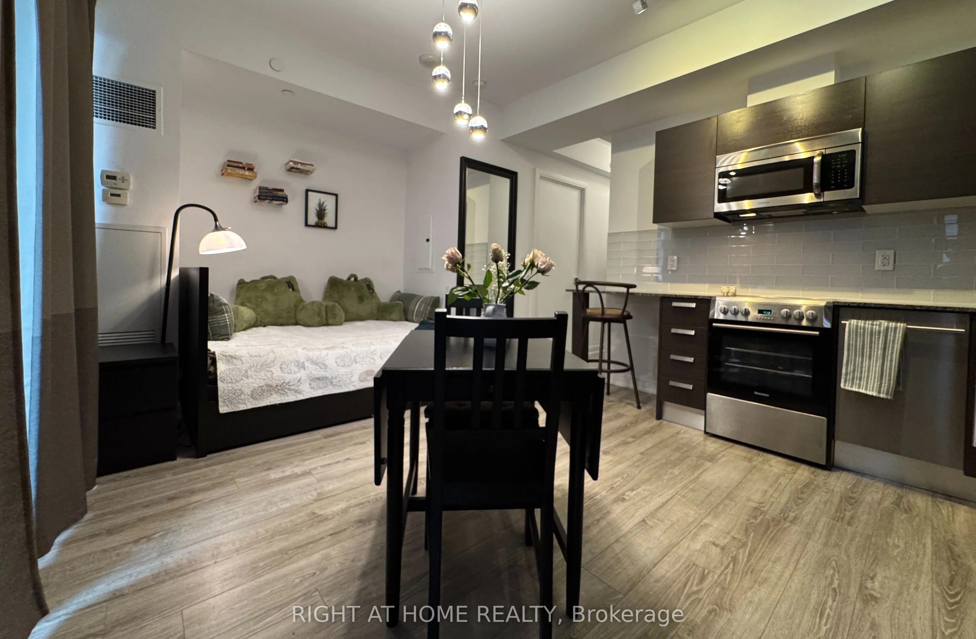 42 Charles Street E, #2206