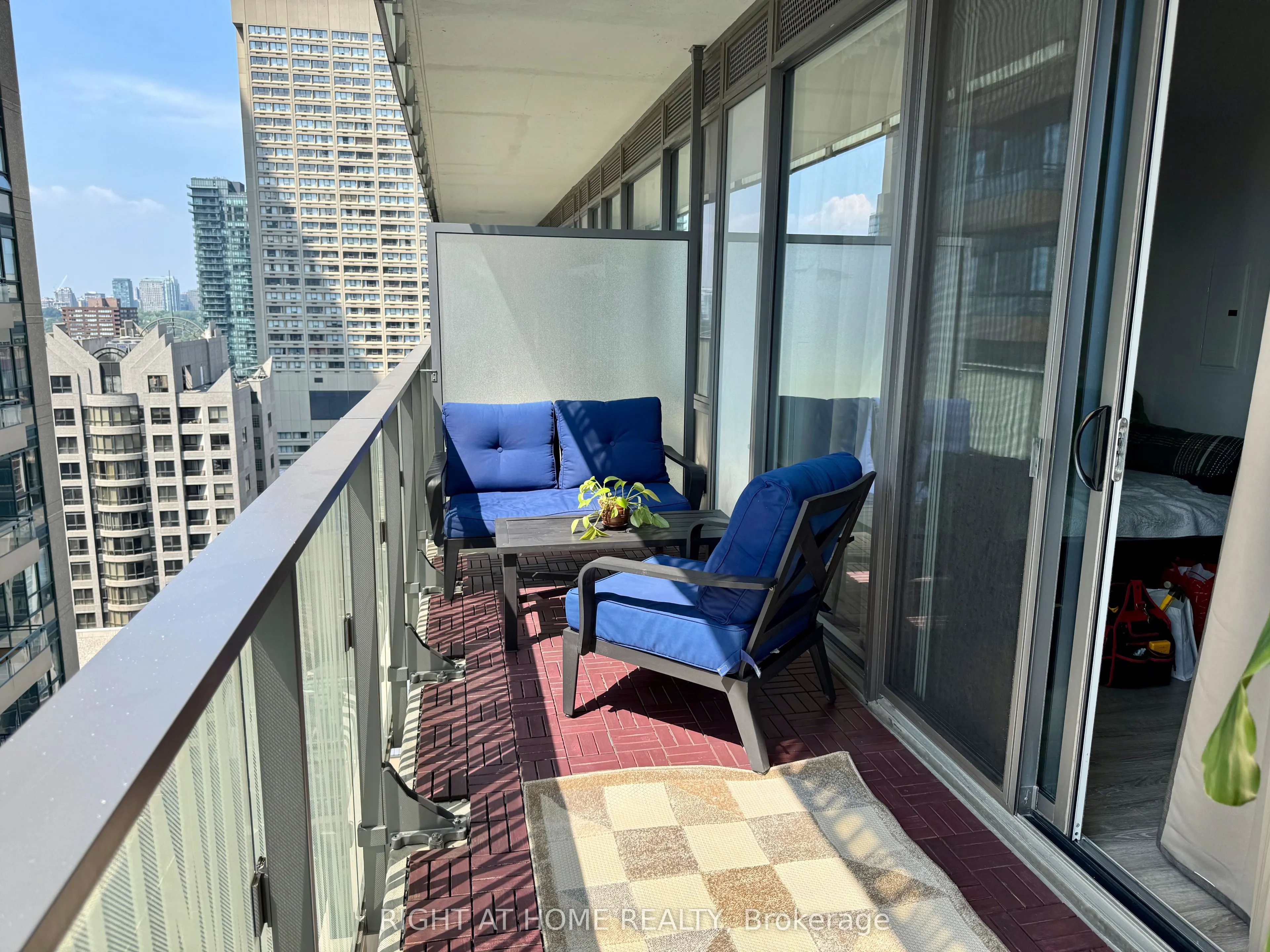 42 Charles Street E, #2206