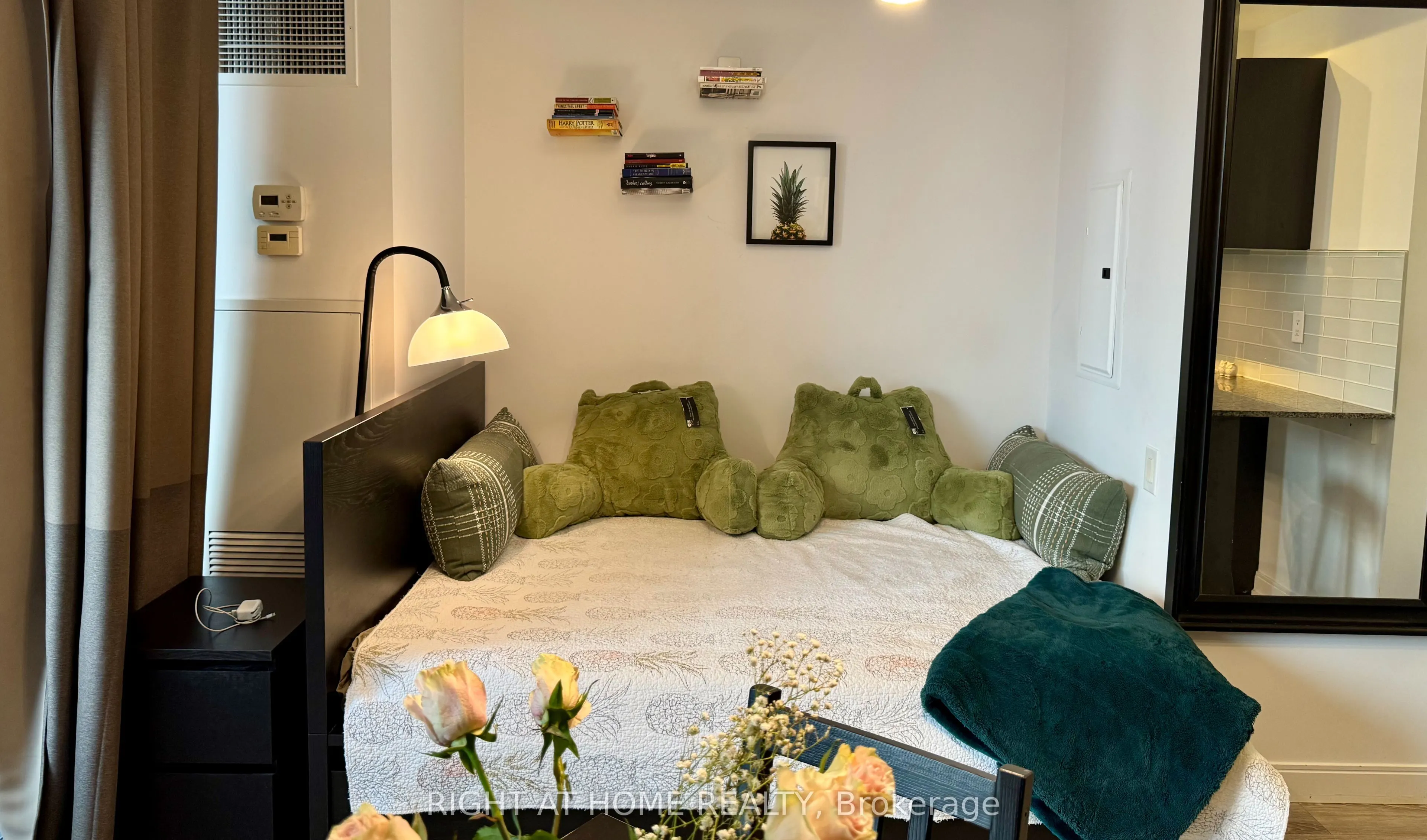 42 Charles Street E, #2206