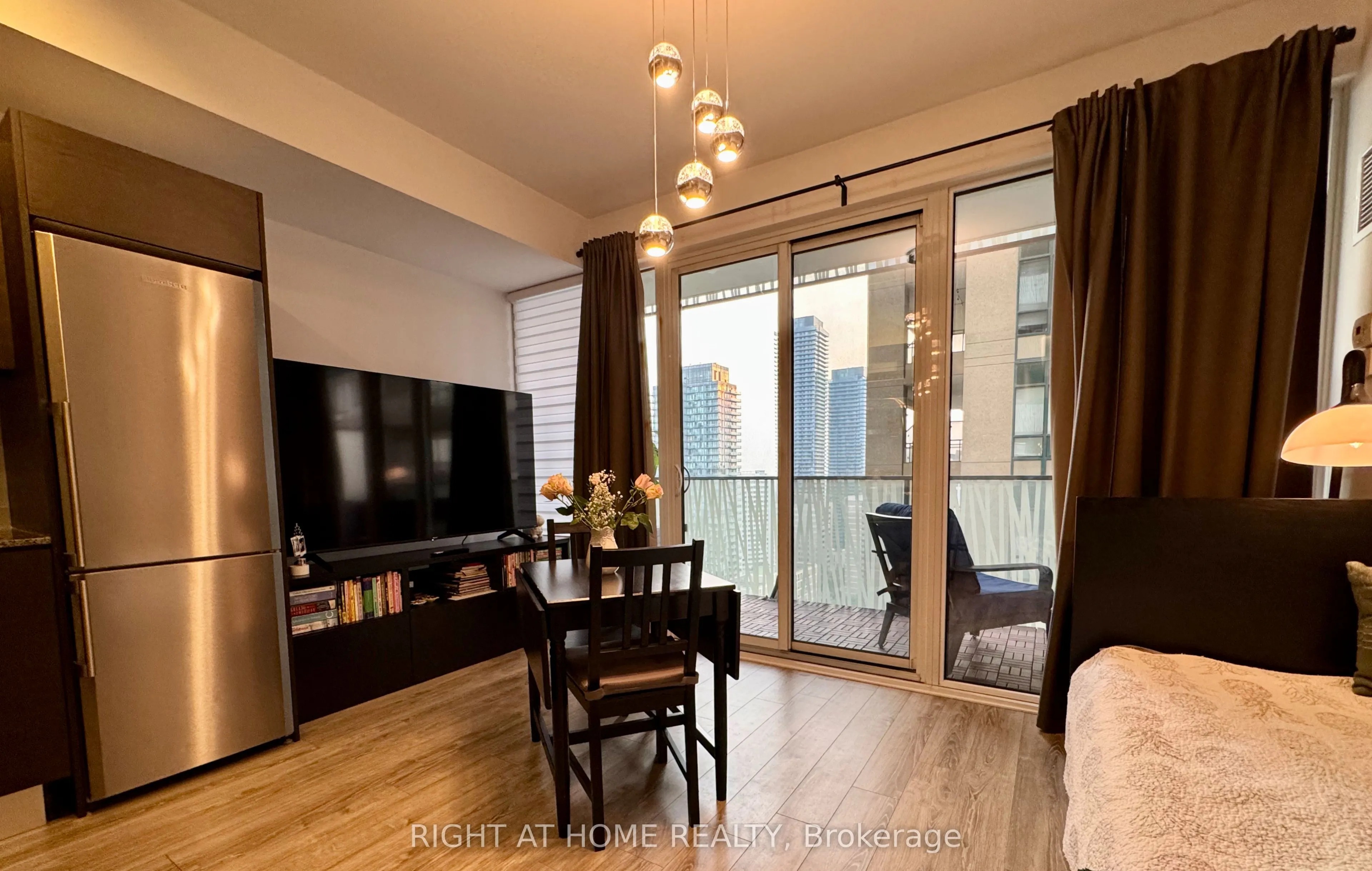 42 Charles Street E, #2206