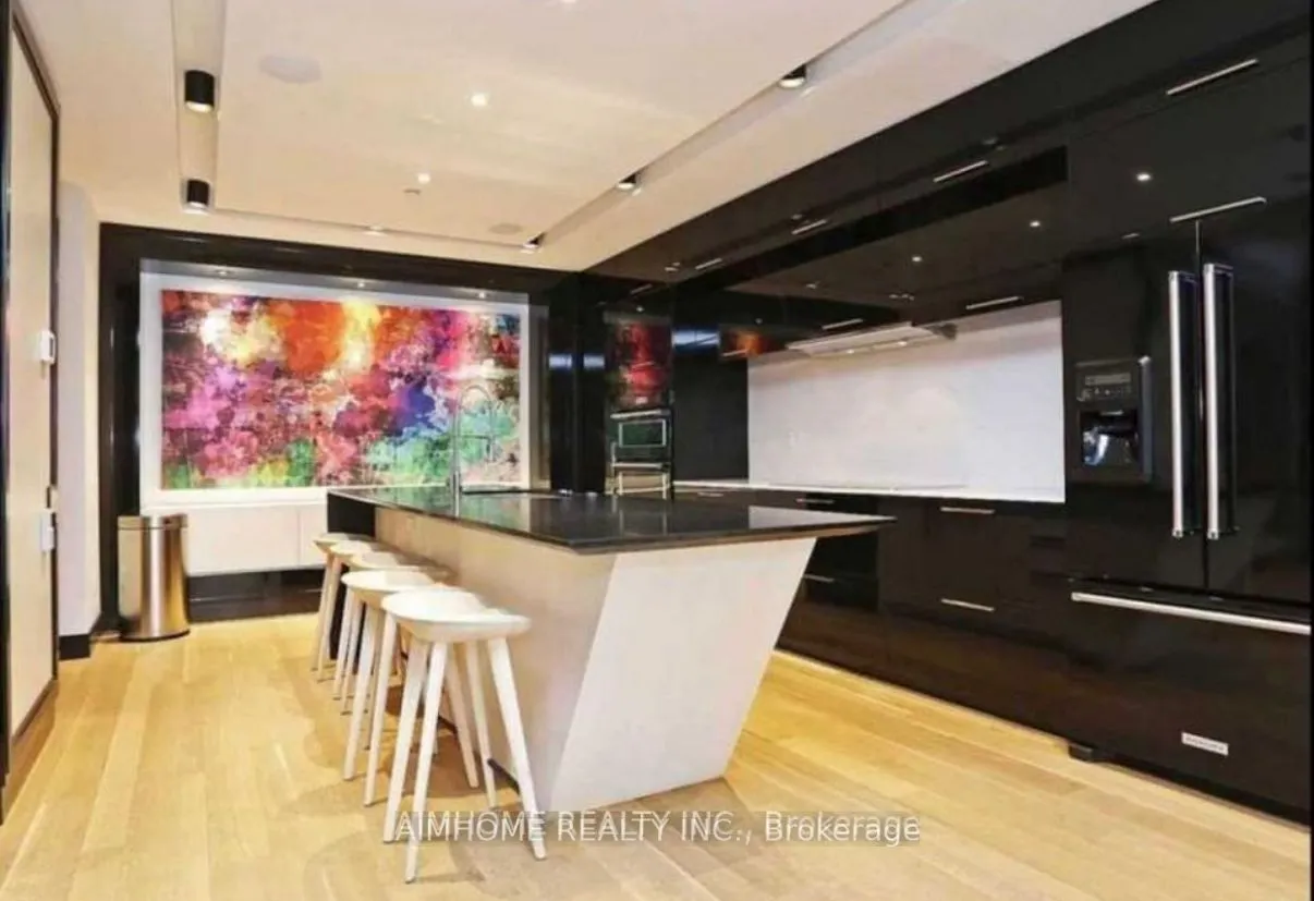 30 Roehampton Avenue, #2011