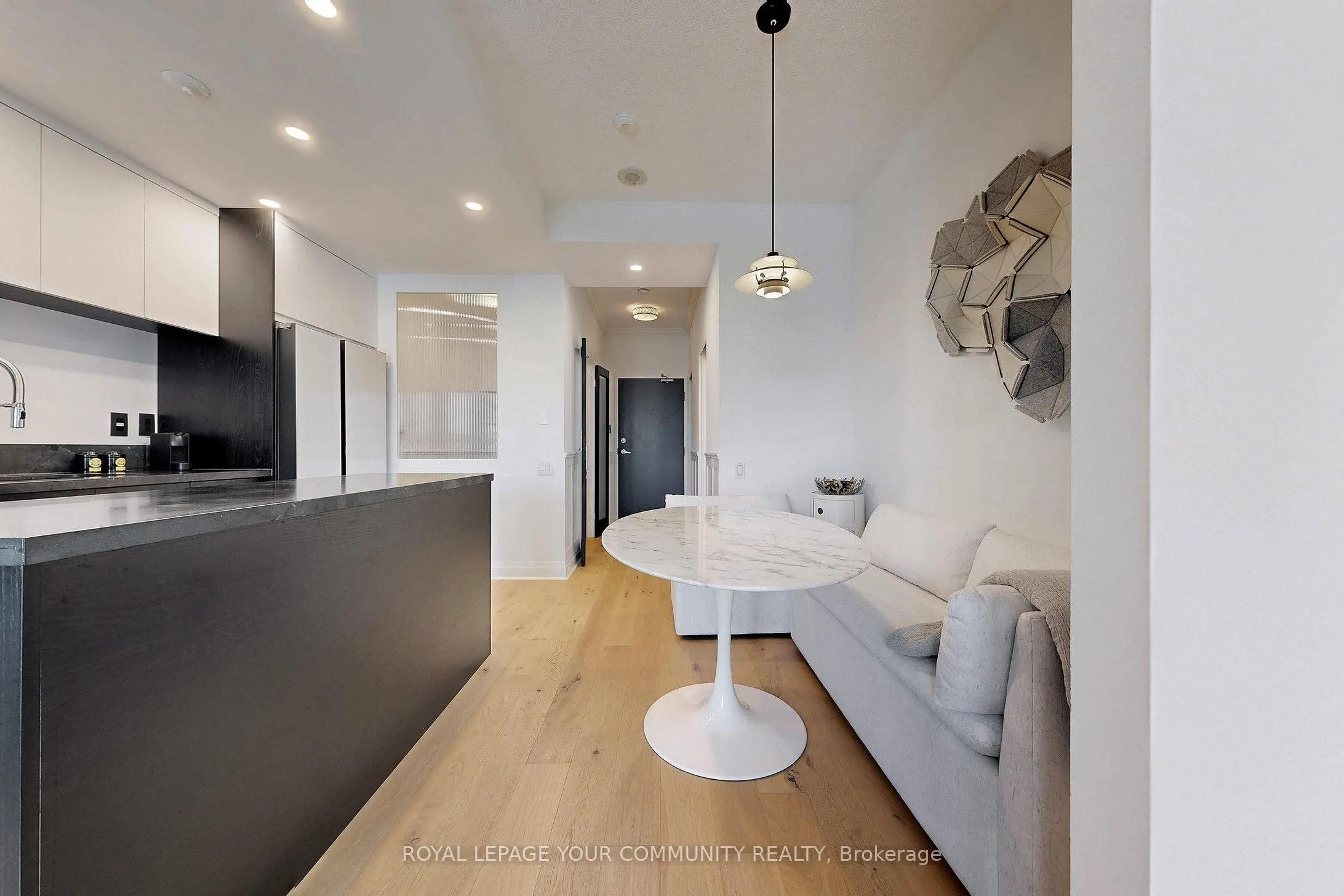 20 Scrivener Square, #905