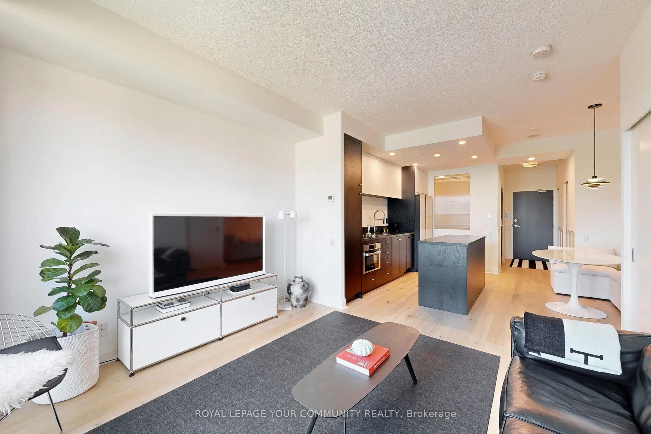 20 Scrivener Square, #905