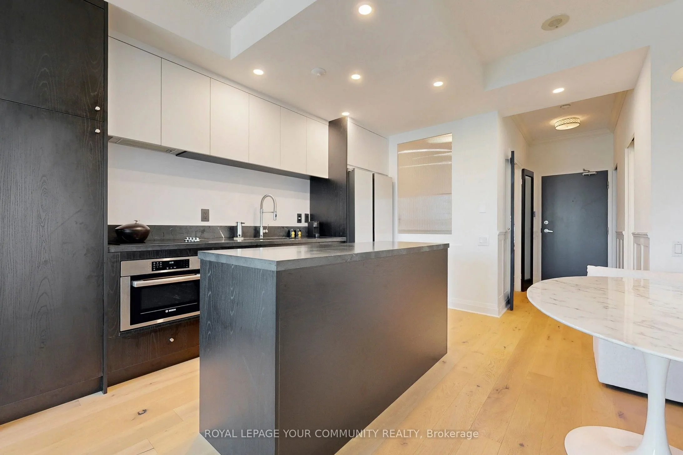 20 Scrivener Square, #905