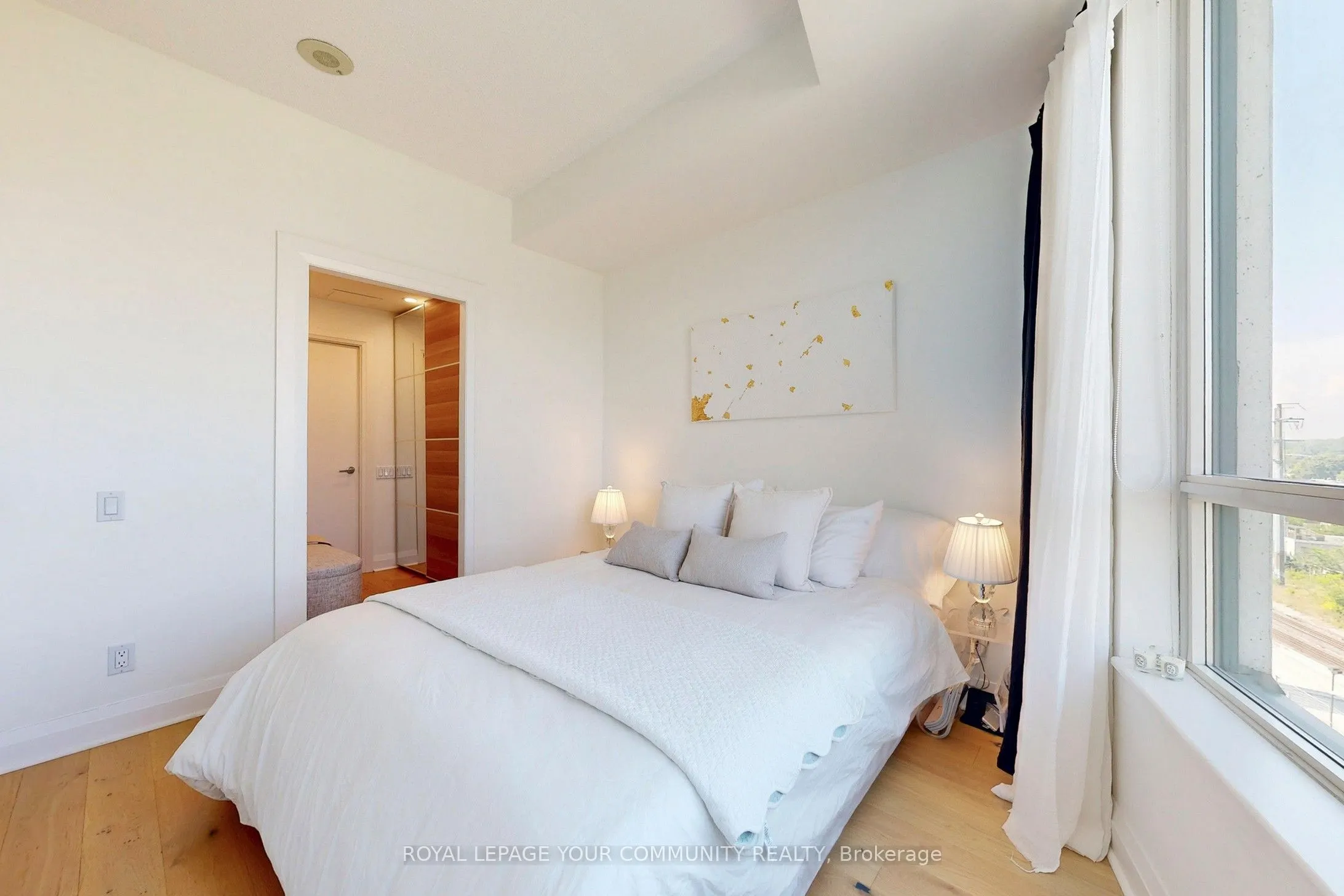 20 Scrivener Square, #905