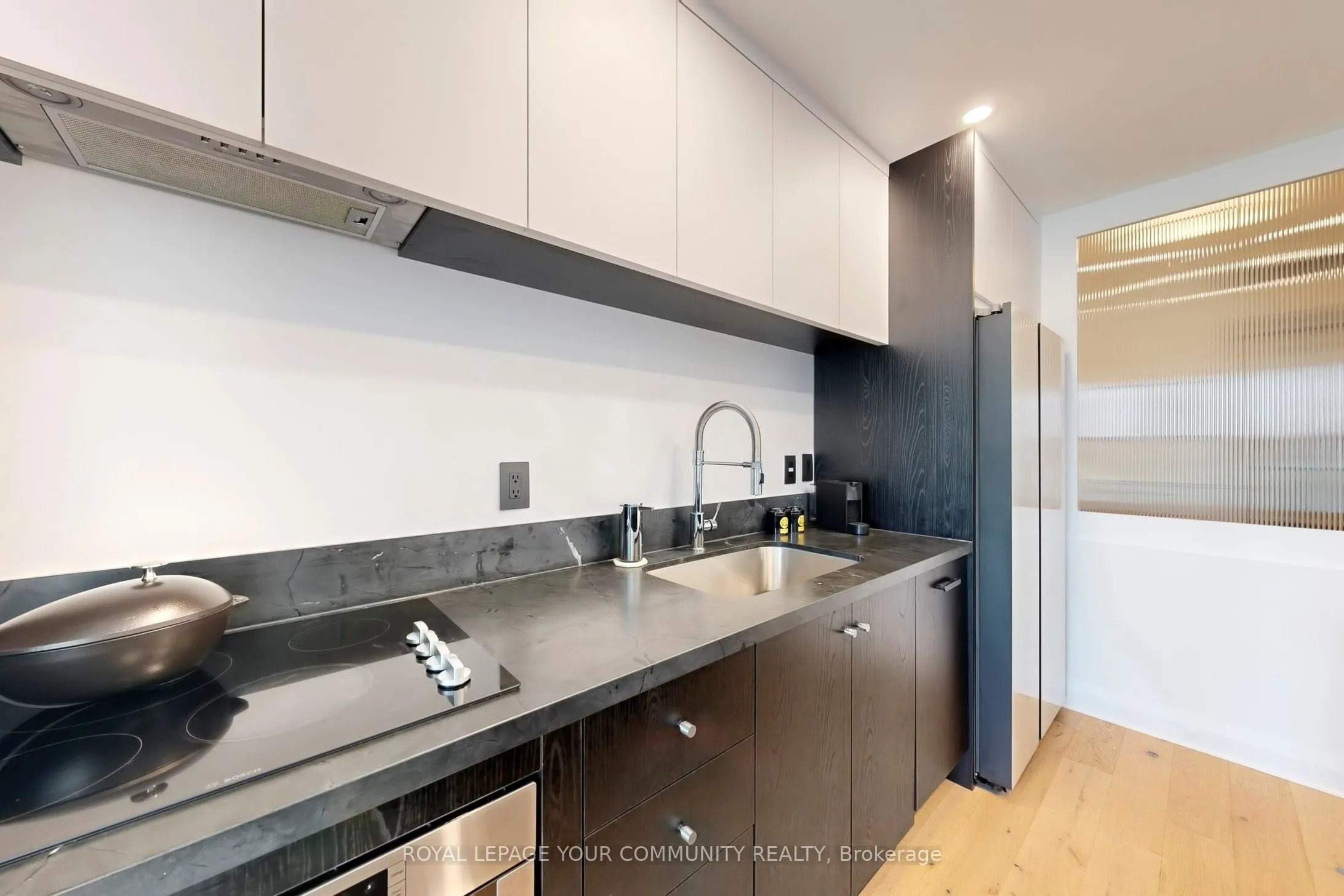 20 Scrivener Square, #905