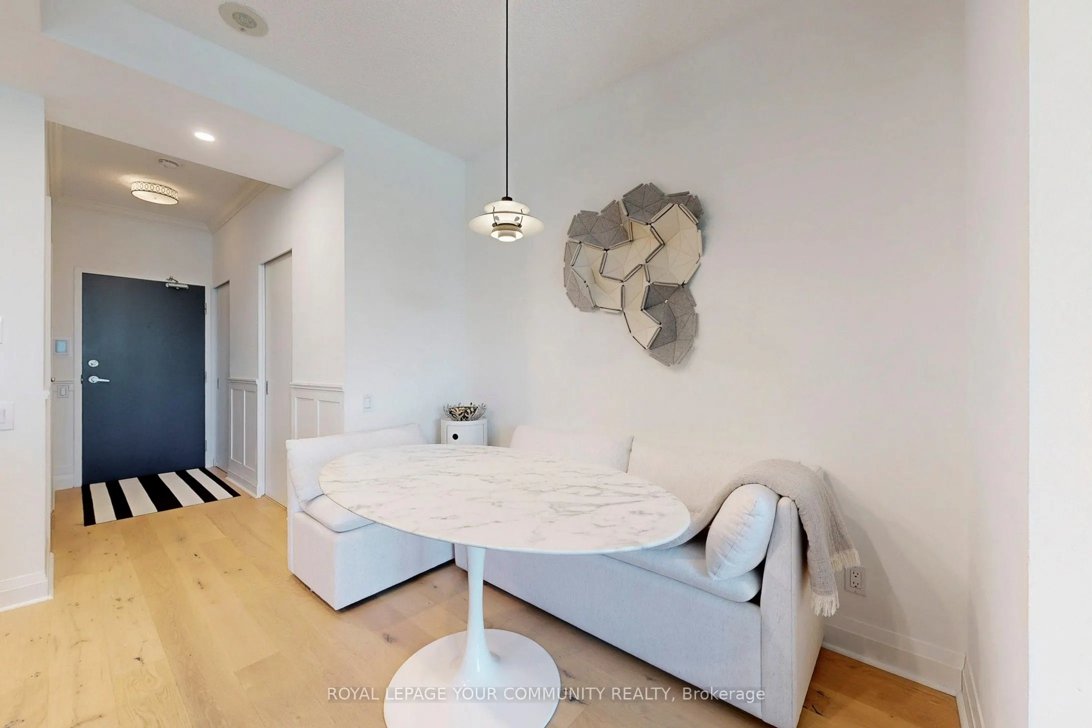 20 Scrivener Square, #905