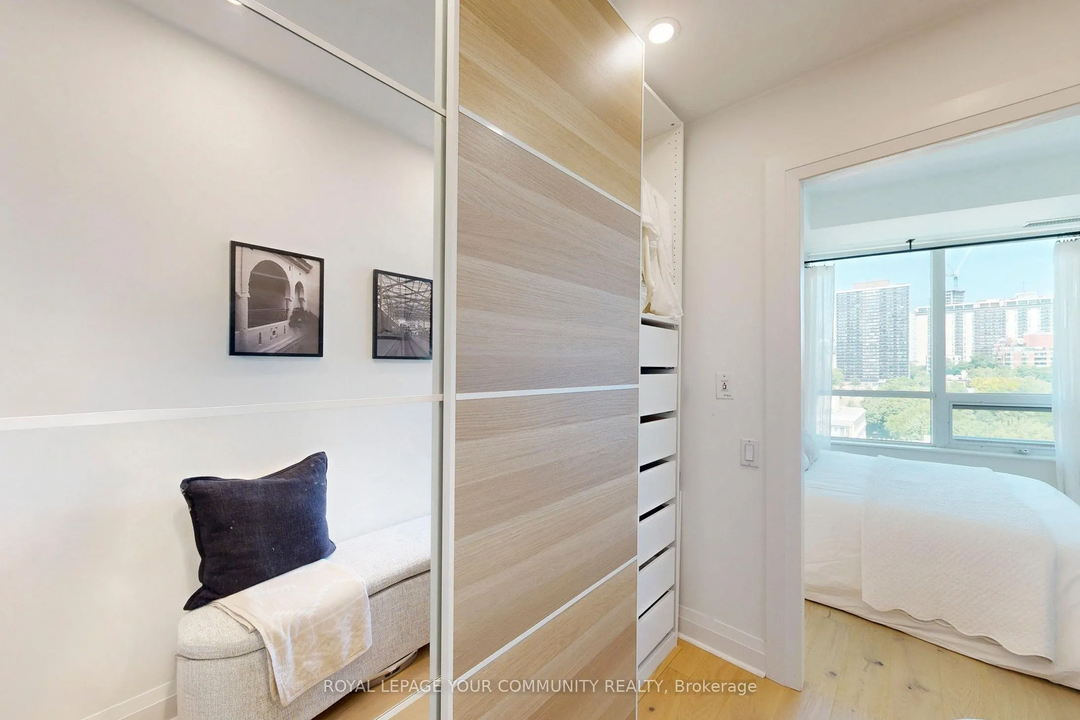 20 Scrivener Square, #905