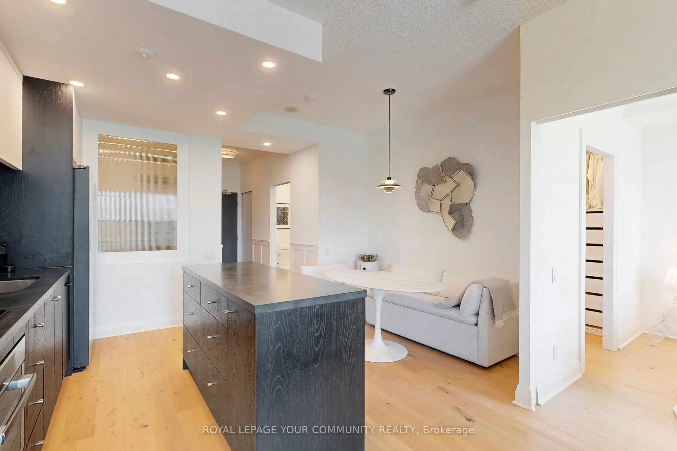 20 Scrivener Square, #905