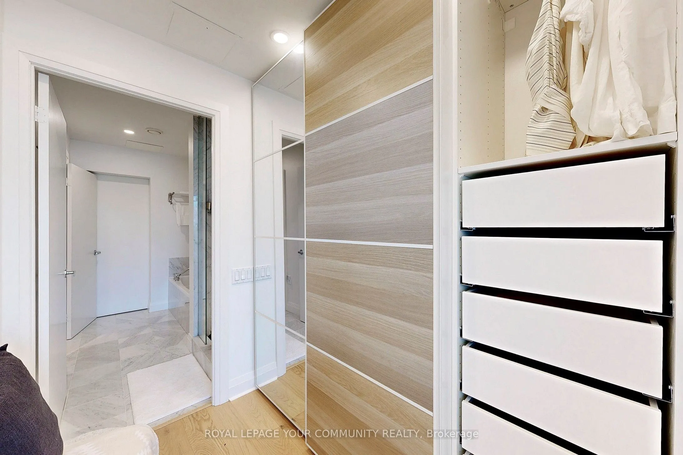 20 Scrivener Square, #905