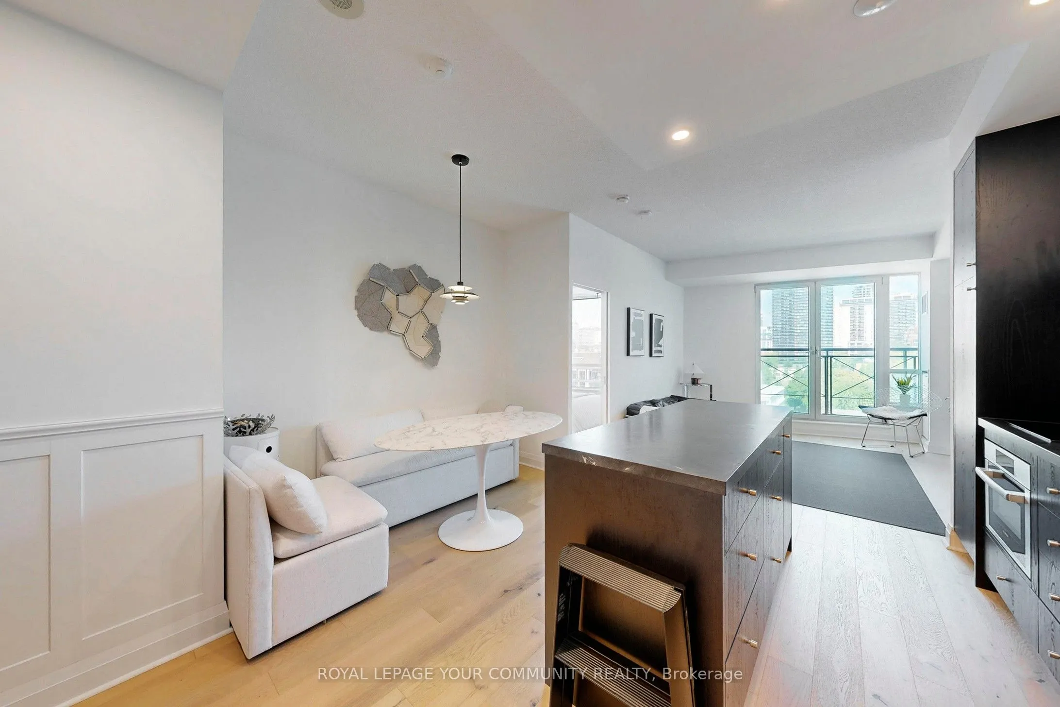 20 Scrivener Square, #905